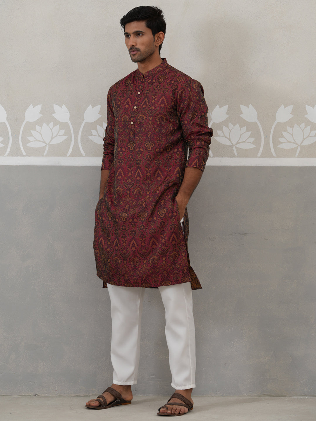 DesiQlo Men Self Design Kurta Pyjama Set - Maroon