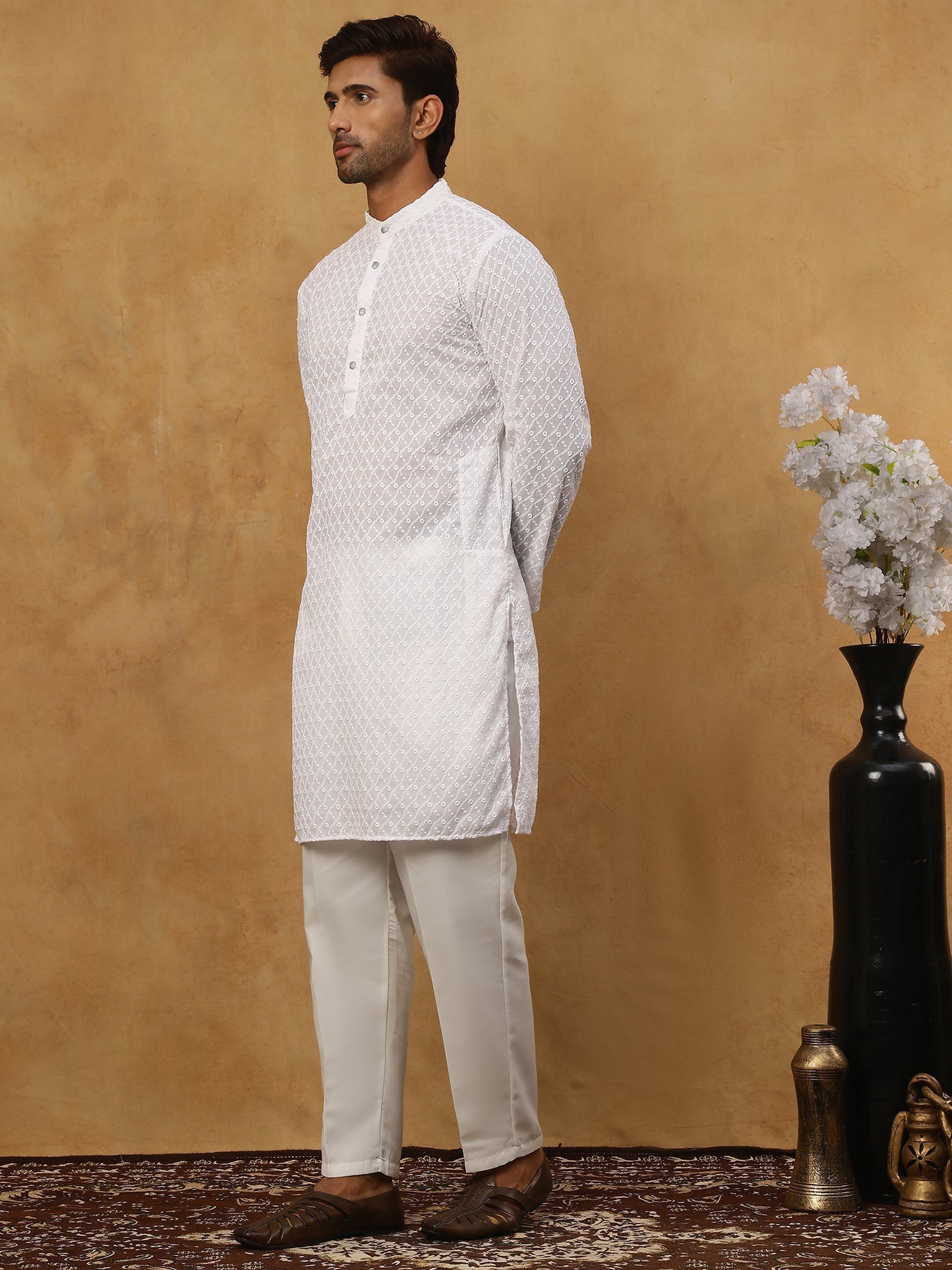 DesiQlo Men Embroidered Kurta Pyjama Set - White - JOKP_P_561White_S