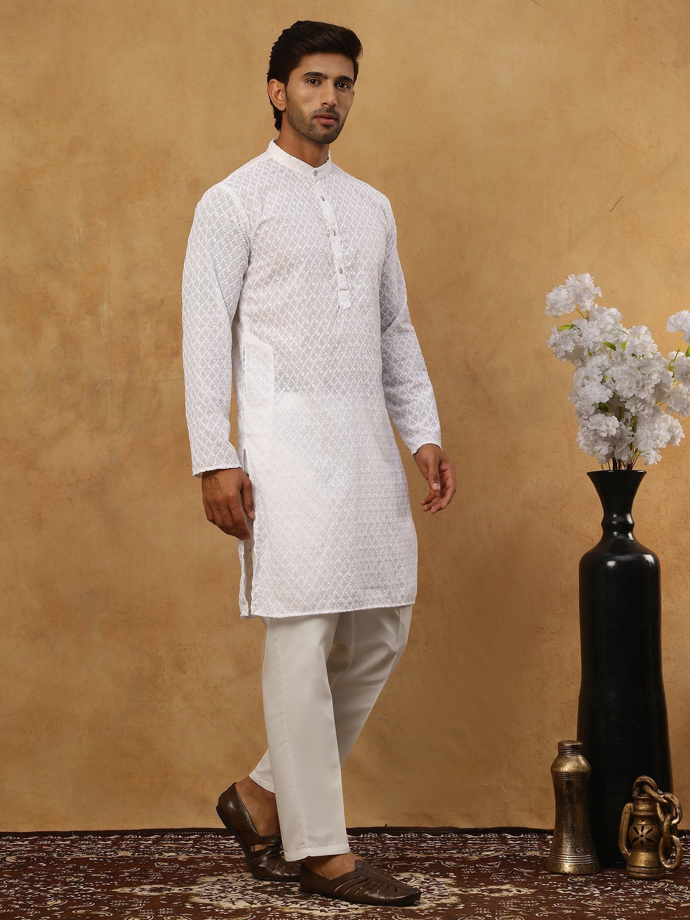 DesiQlo Men Embroidered Kurta Pyjama Set - White - JOKP_P_561White_S