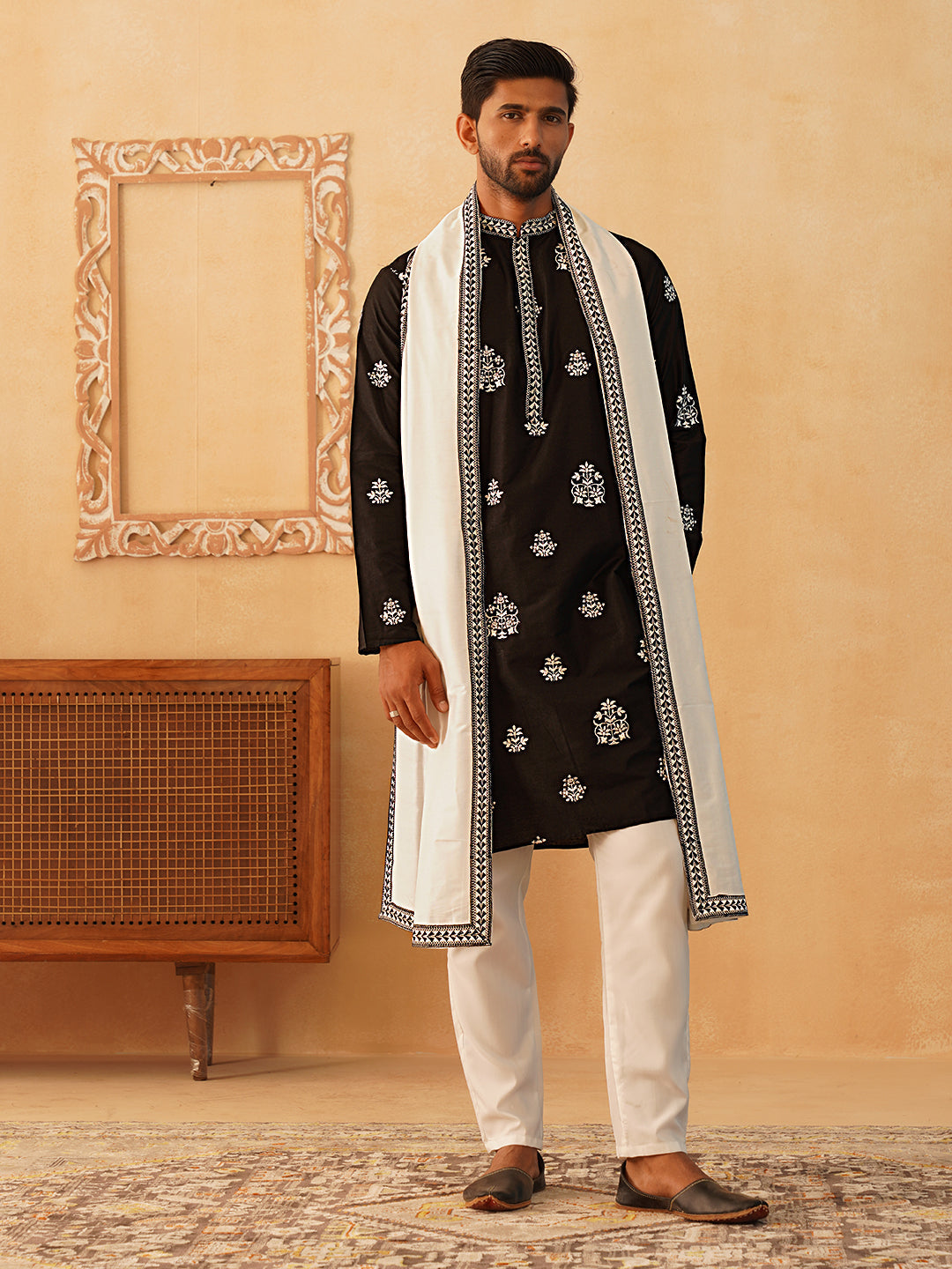DesiQlo Men Embroidered Kurta Pyjama Set - Black - KOD_5091black_S