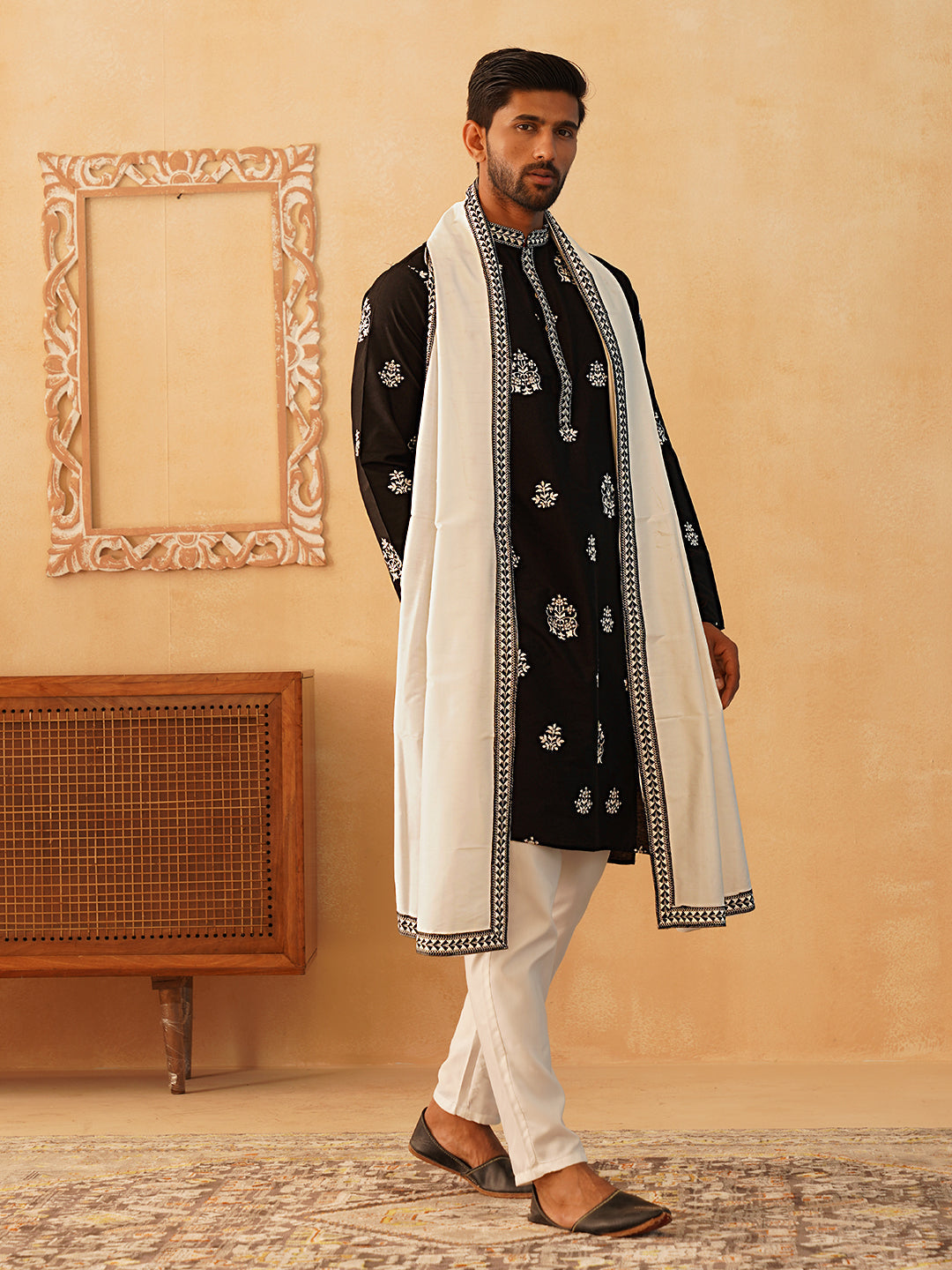 DesiQlo Men Embroidered Kurta Pyjama Set - Black - KOD_5091black_S
