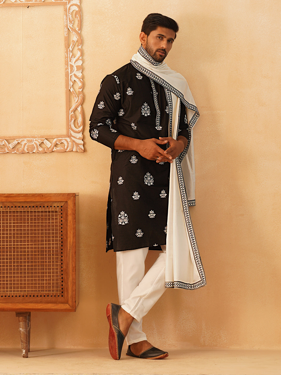 DesiQlo Men Embroidered Kurta Pyjama Set - Black - KOD_5091black_S