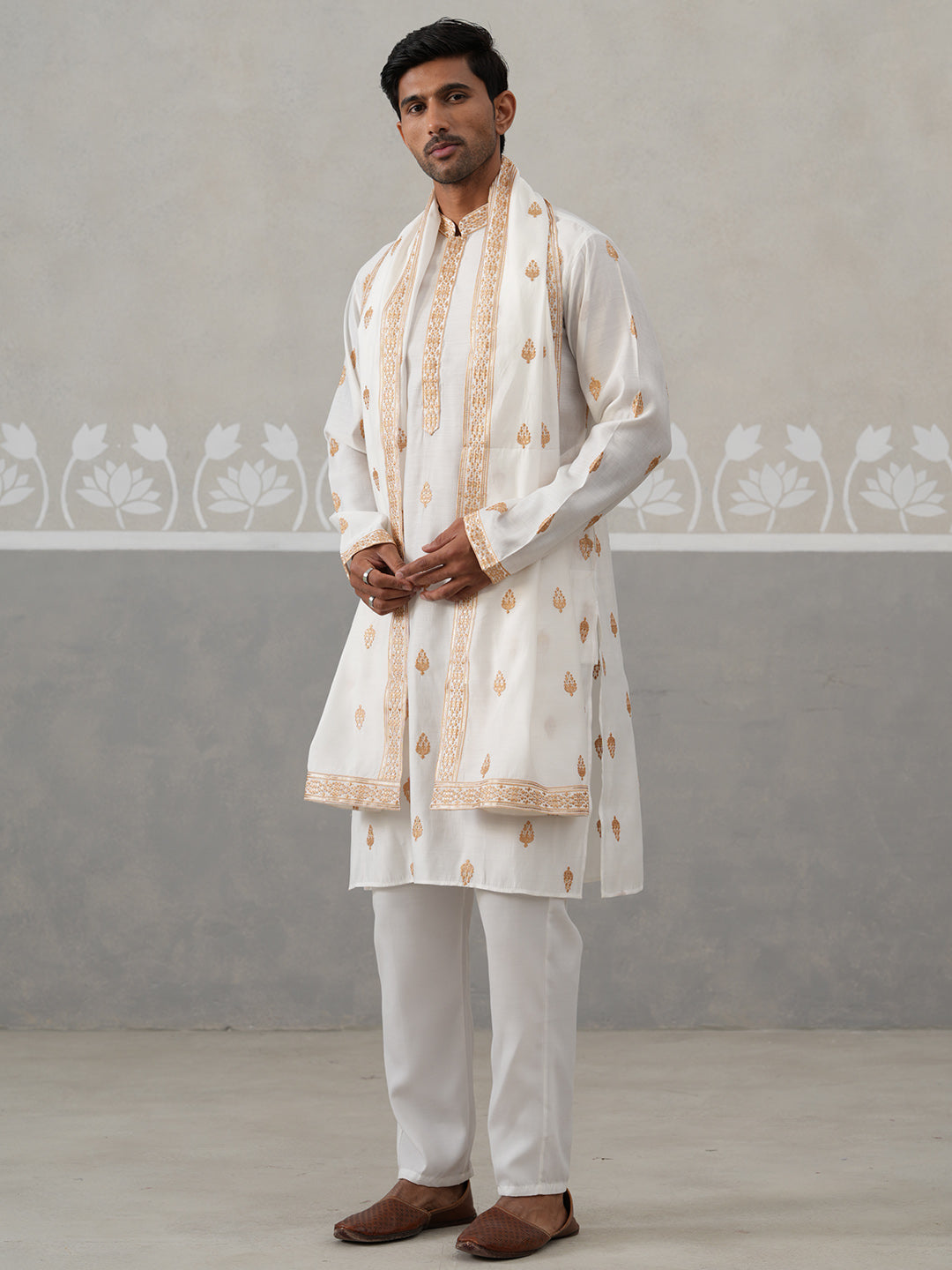 DesiQlo Men Embroidered Kurta Pyjama Set - White - JOKP_P_D_5319White_