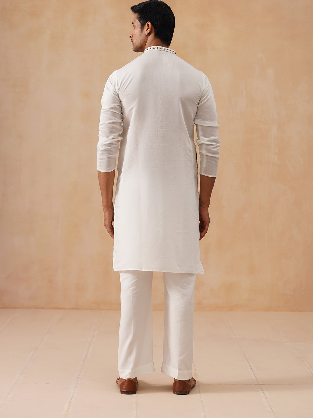 DesiQlo Men Embroidered Kurta Pyjama Set - White - JOKP_PJ11-W_5138Whi