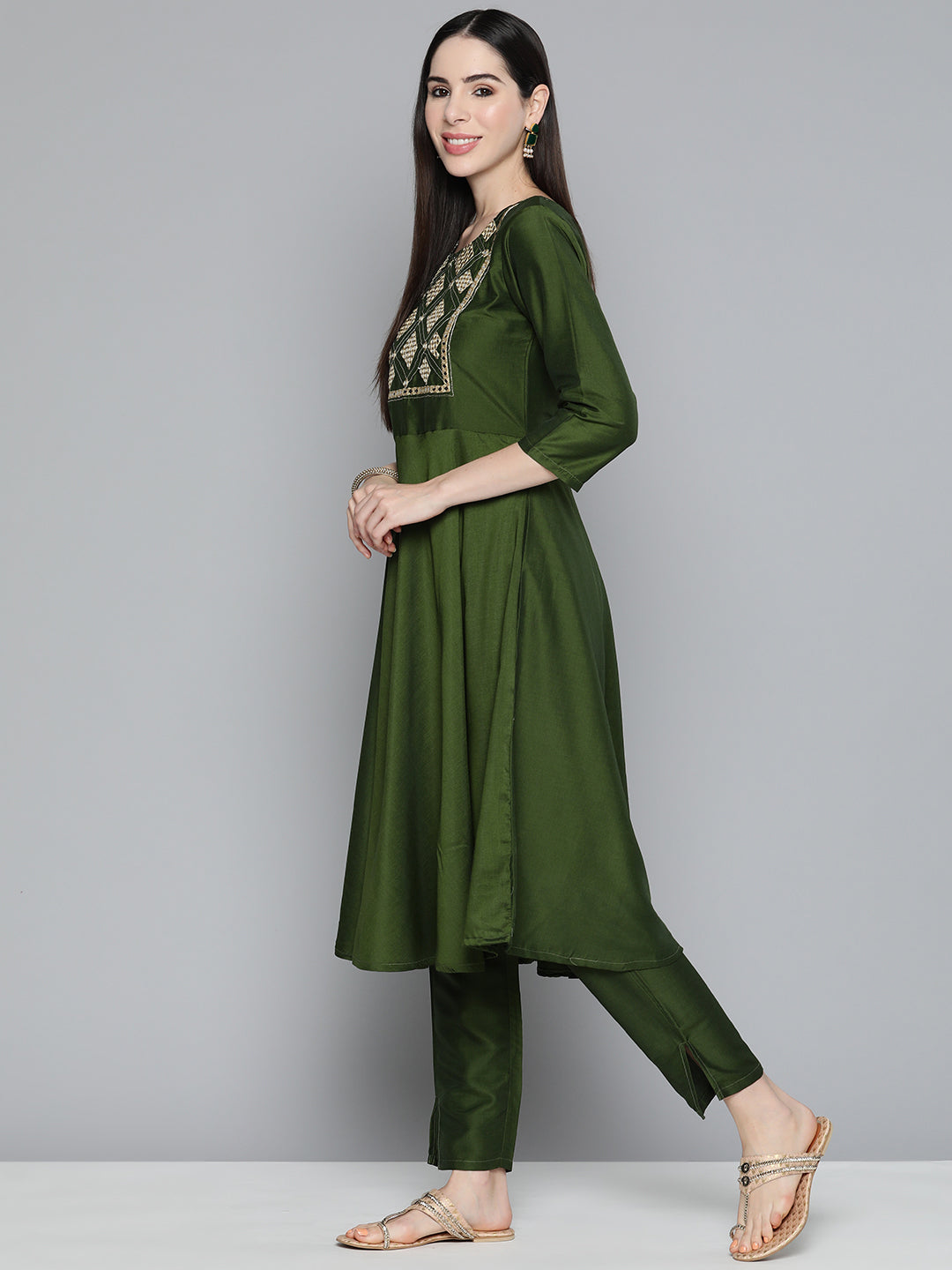 Green Embroidered Women's Kurta Set with Dupatta | Cotton