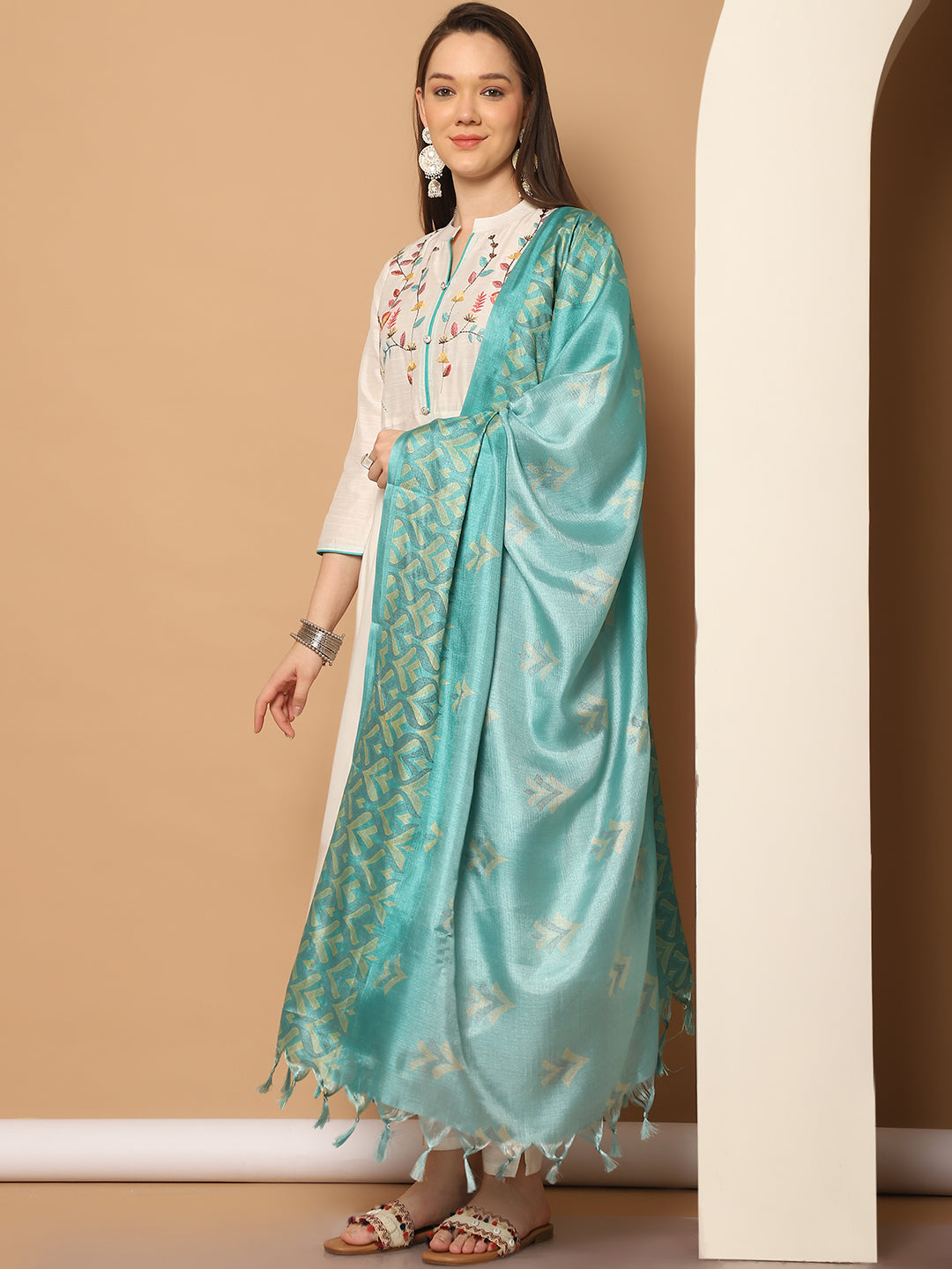DesiQlo Women kurta sets - White - JOKS_D60B_1556_White_S