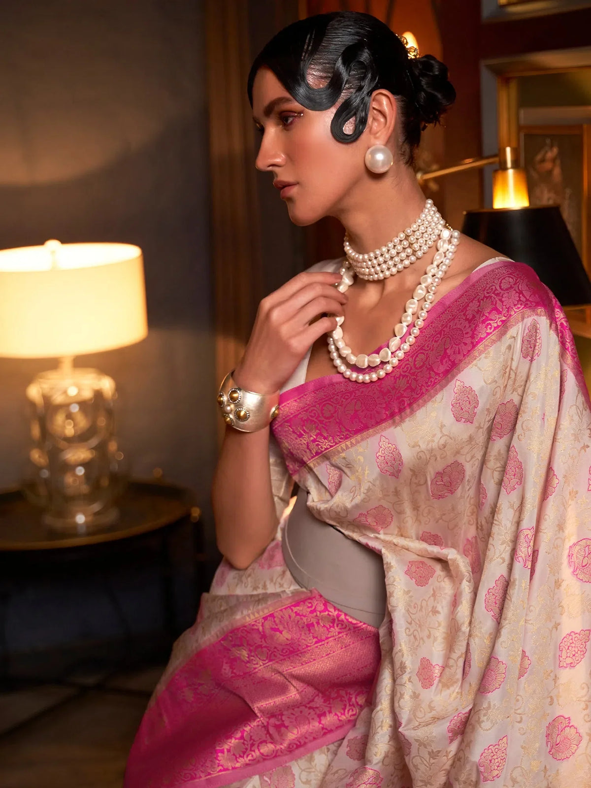 Women's  Blend Pink Woven Design Handloom Saree With Blouse Piece-KARZO252001