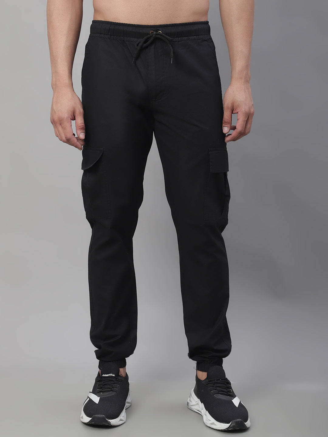 DesiQlo Men Cargos & Shorts - Black