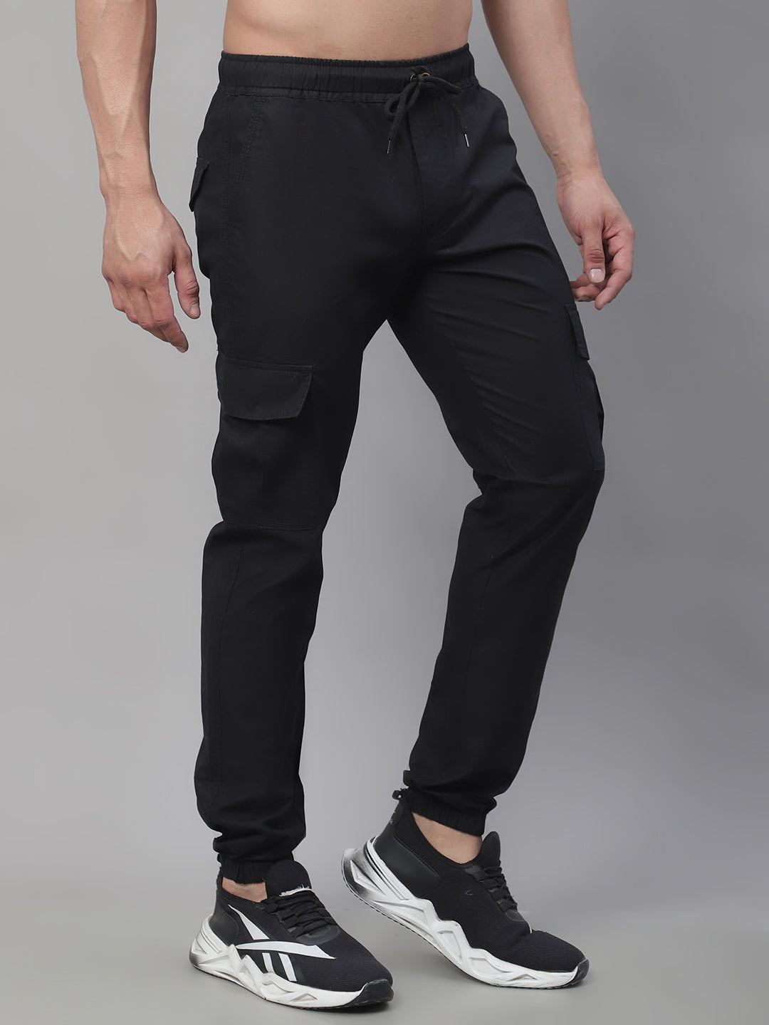 DesiQlo Men Cargos & Shorts - Black