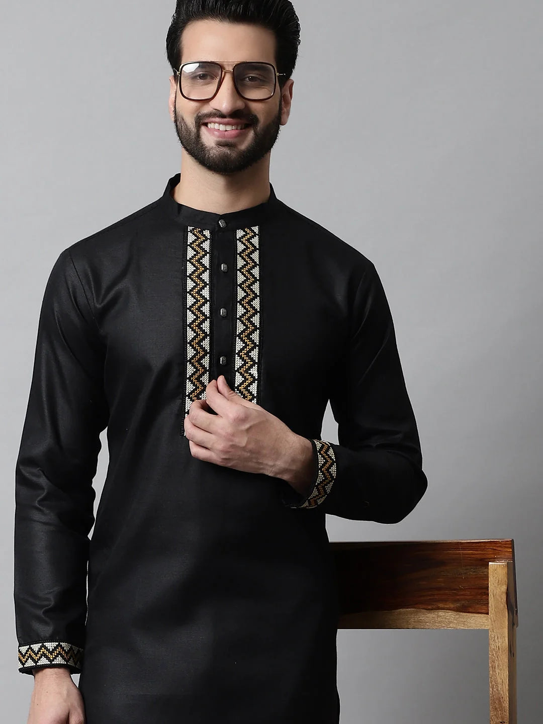 Men Black Embroidered Kurtas ( KO 682Black )-KO-682