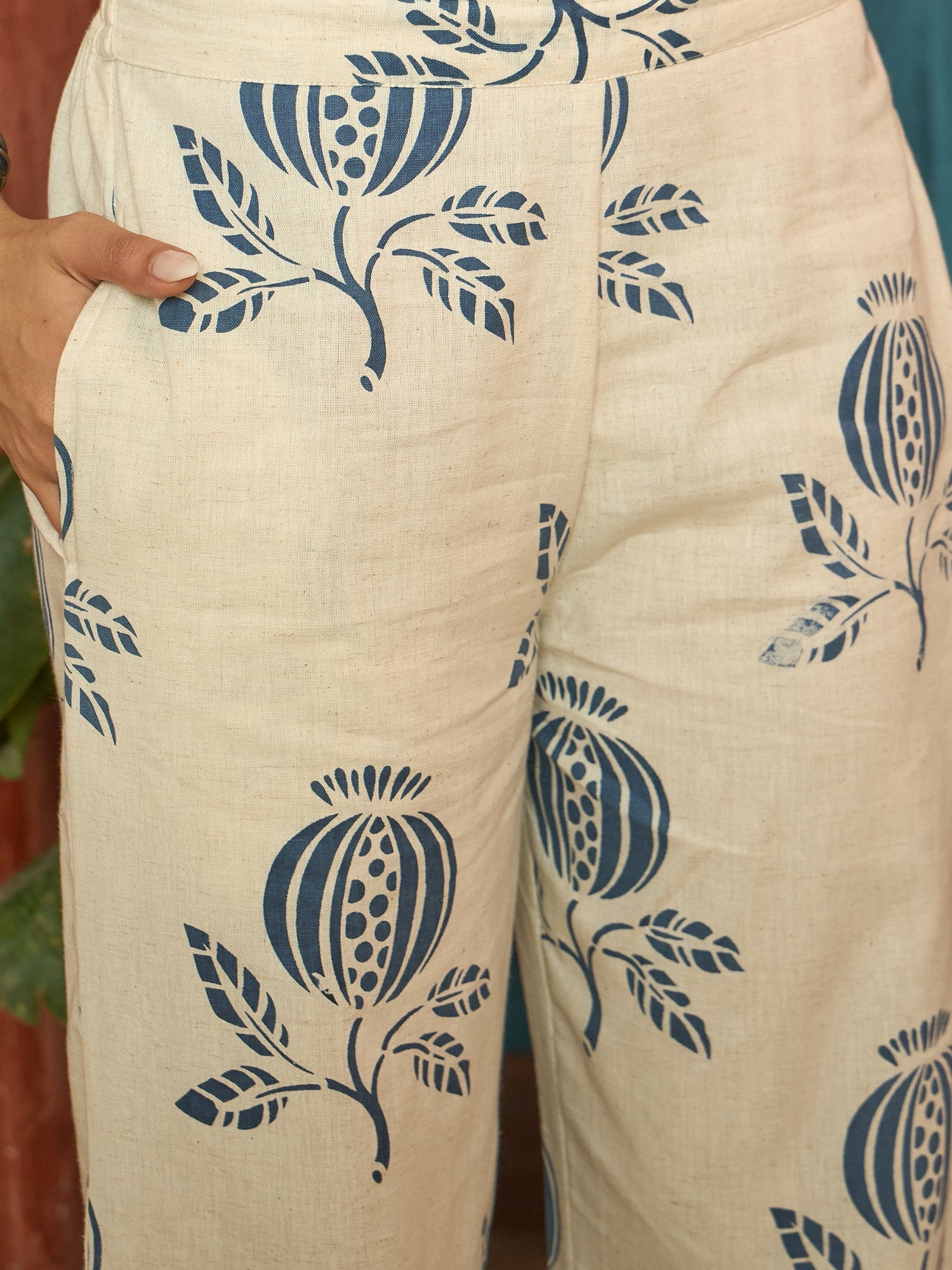 Women's Blue Printed Cotton Straight Kurta Pant Set (KPBLUEBLOOM) | De