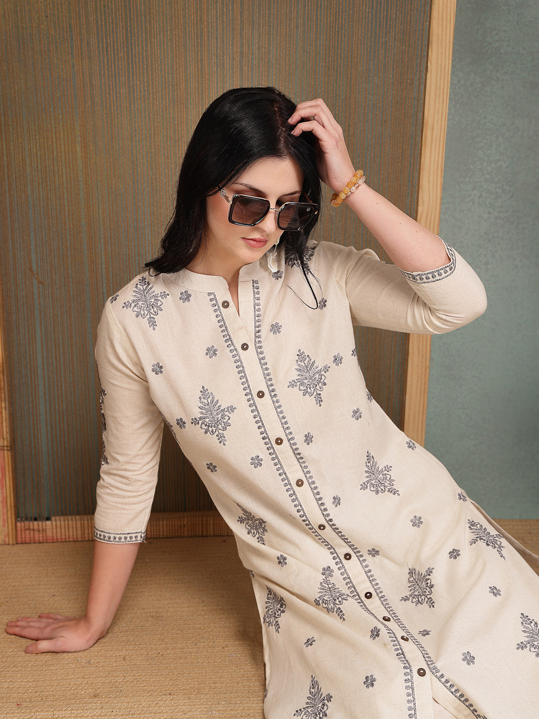 Women's Cream Solid & Embroidered Cotton Flex A-Line Kurta Pant Set (K