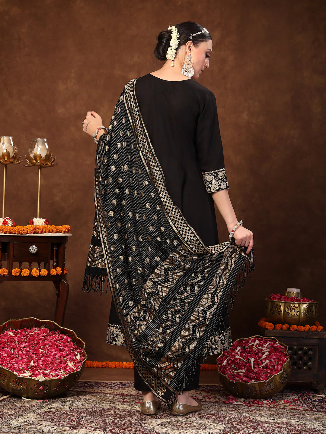 Black Embroidered Anarkali Kurta Set | Women's Designer Kurta