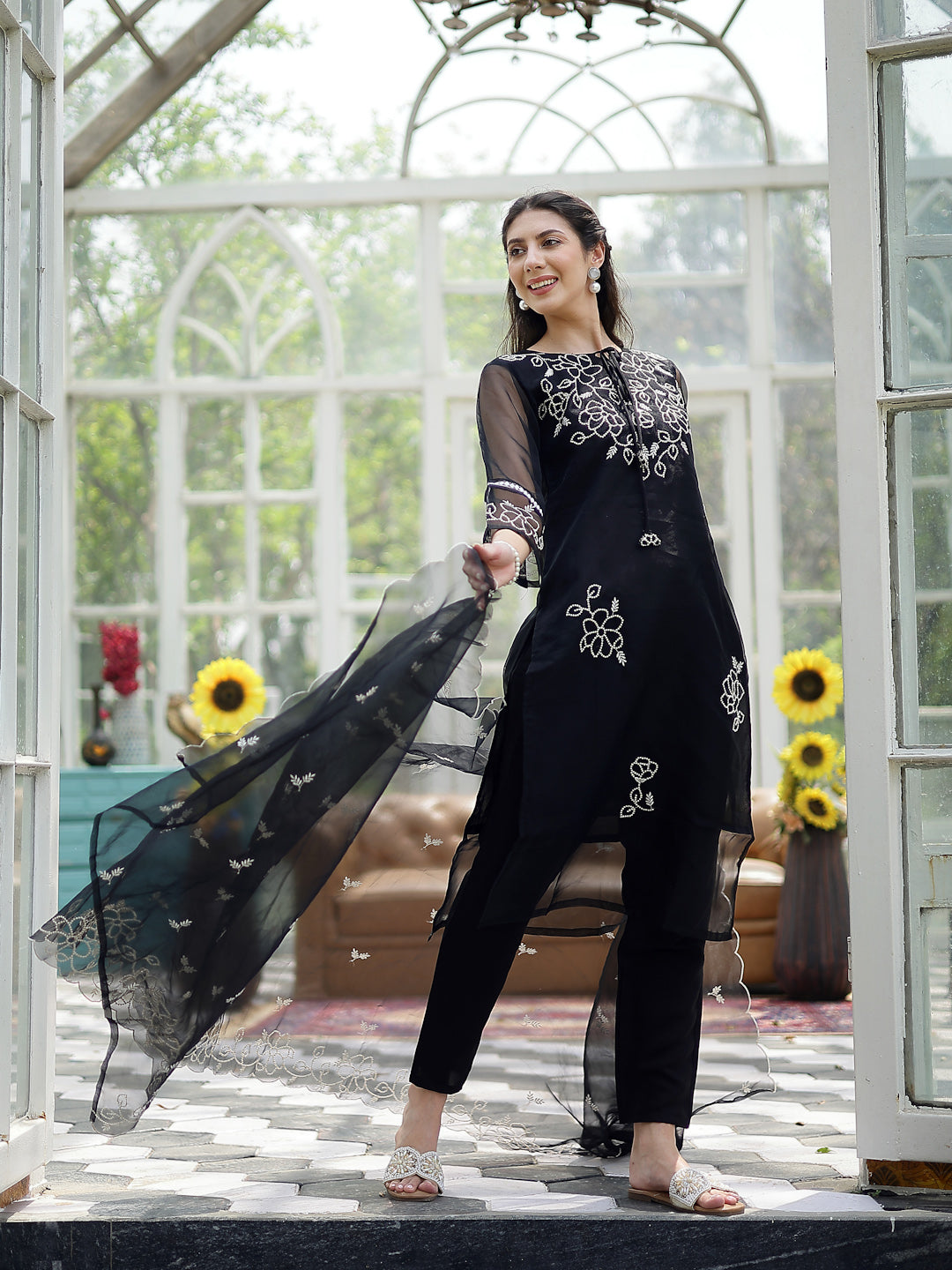 Women's Black Solid & Embroidered Cotton Straight Kurta Pant Dupatta S