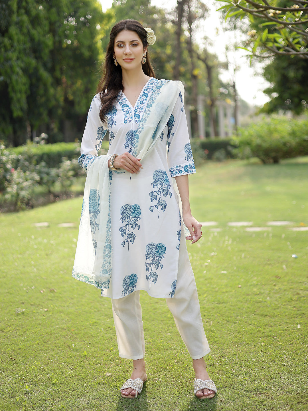 Women's Blue Floral Printed Cotton Slub Straight Kurta Pant Dupatta Se