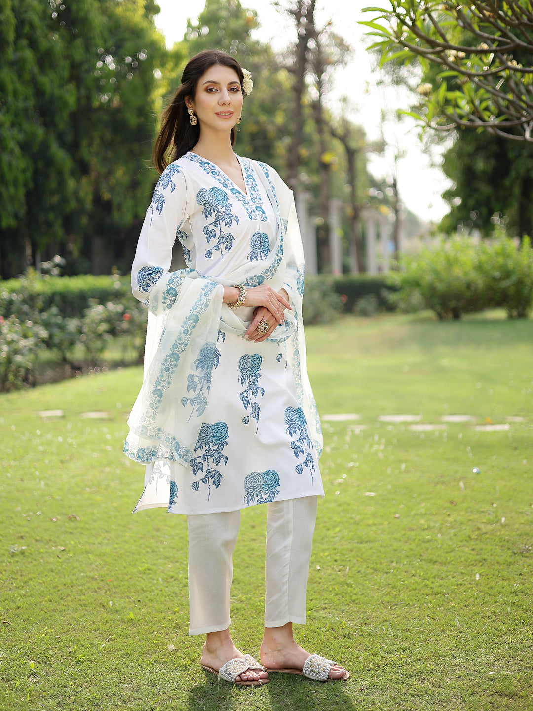 Women's Blue Floral Printed Cotton Slub Straight Kurta Pant Dupatta Se