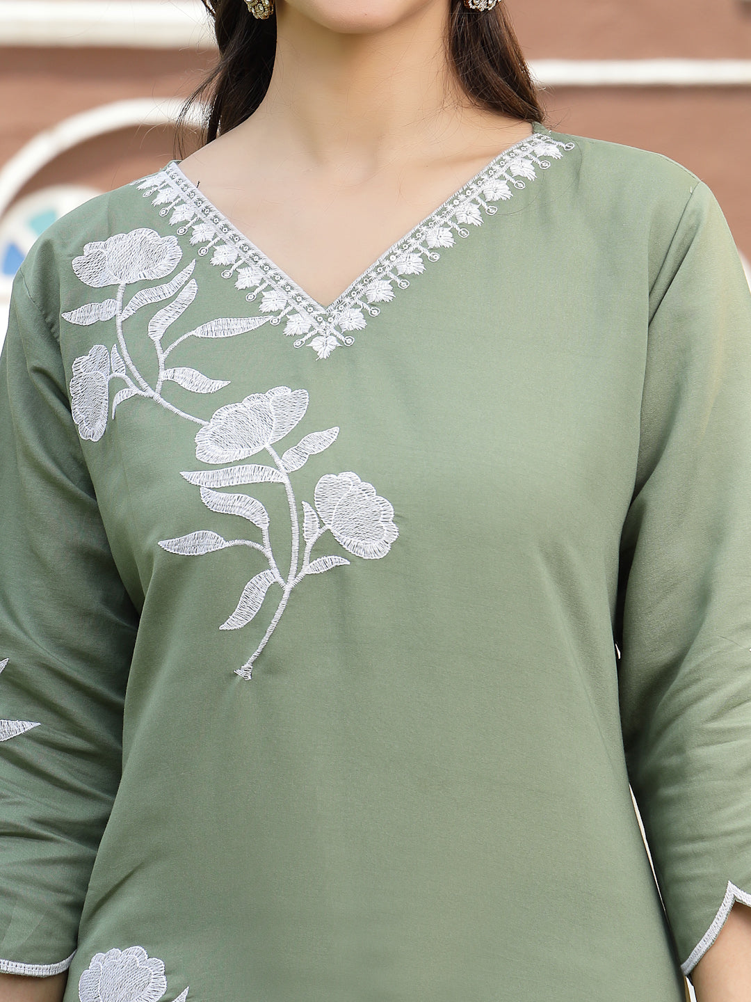 Women's Green Solid & Embroidered Silk Blend Straight Kurta Pant Dupat