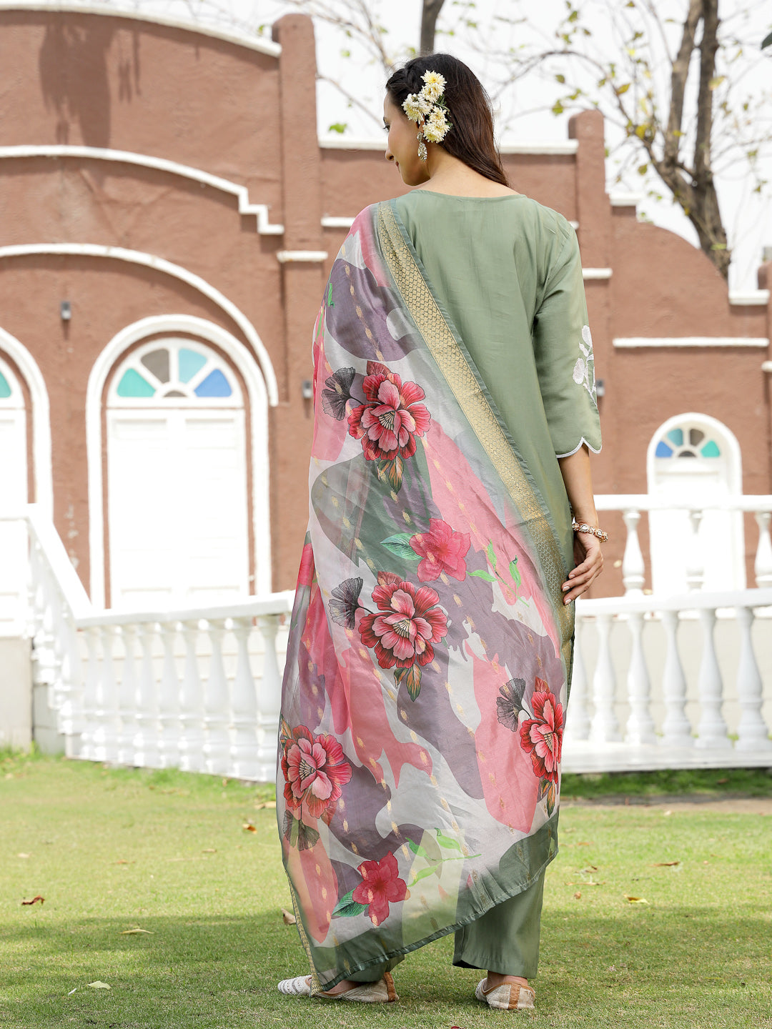 Women's Green Solid & Embroidered Silk Blend Straight Kurta Pant Dupat
