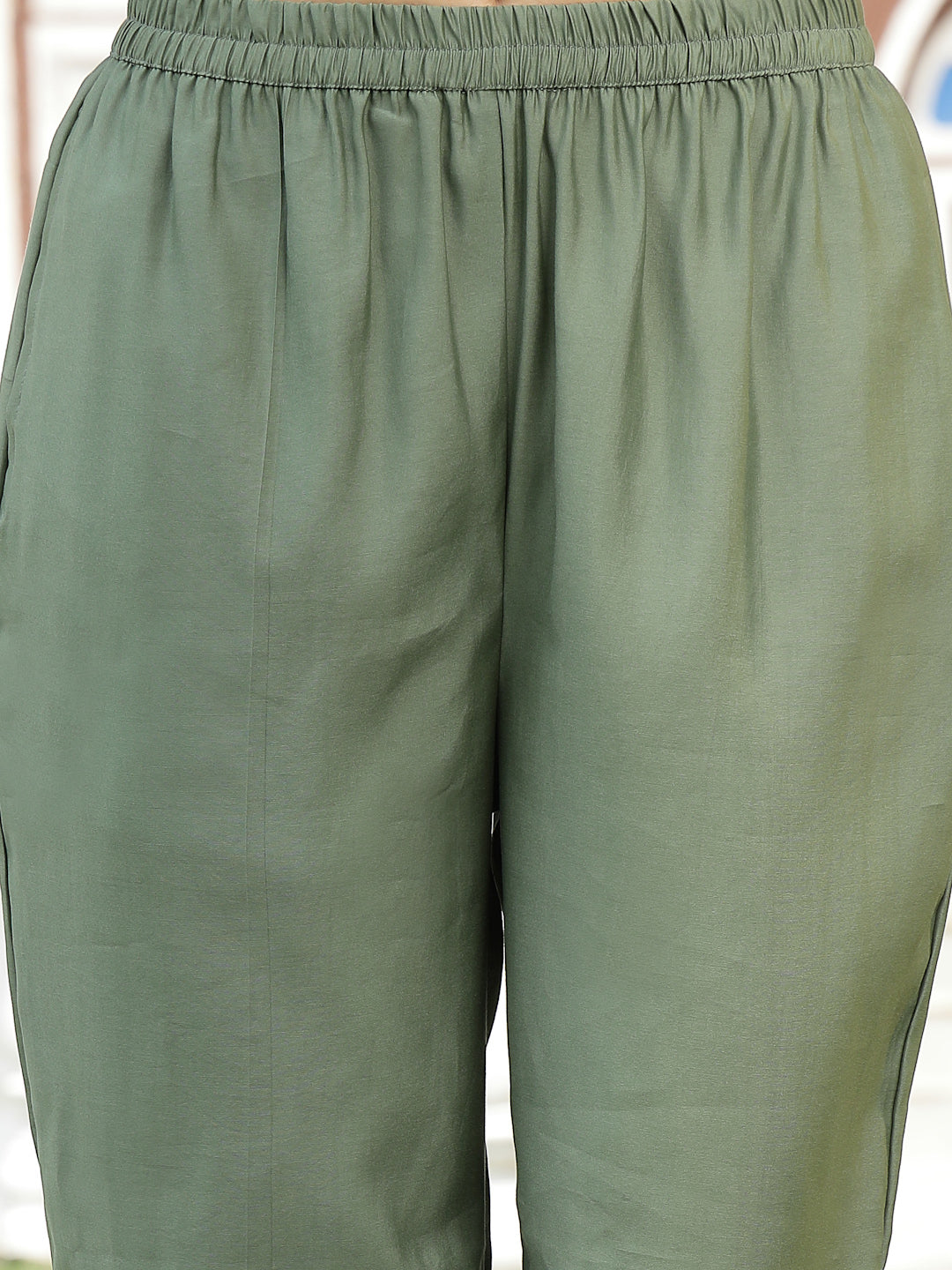 Women's Green Solid & Embroidered Silk Blend Straight Kurta Pant Dupat