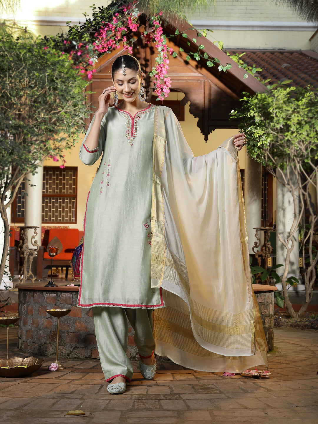 Women's Green Solid & Embroidered Shimmer Silk Straight Kurta Pant Dup