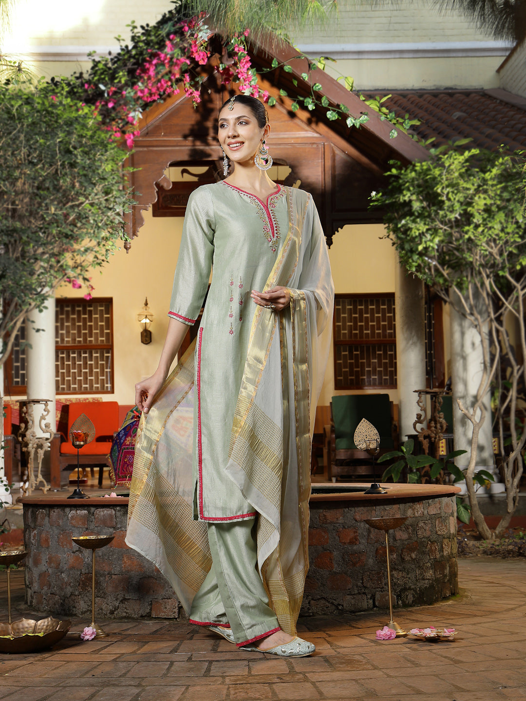 Women's Green Solid & Embroidered Shimmer Silk Straight Kurta Pant Dup