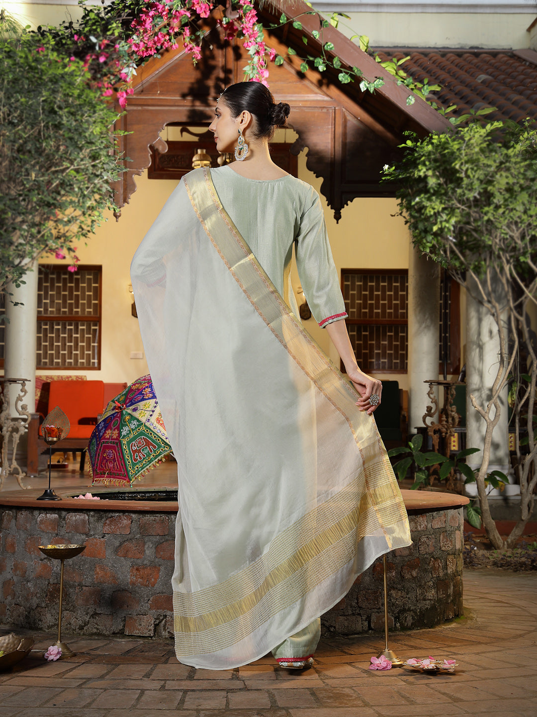Women's Green Solid & Embroidered Shimmer Silk Straight Kurta Pant Dup