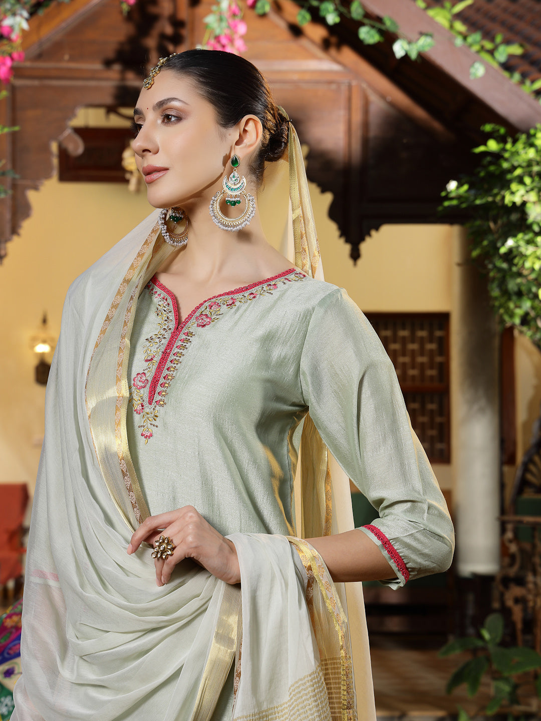 Women's Green Solid & Embroidered Shimmer Silk Straight Kurta Pant Dup