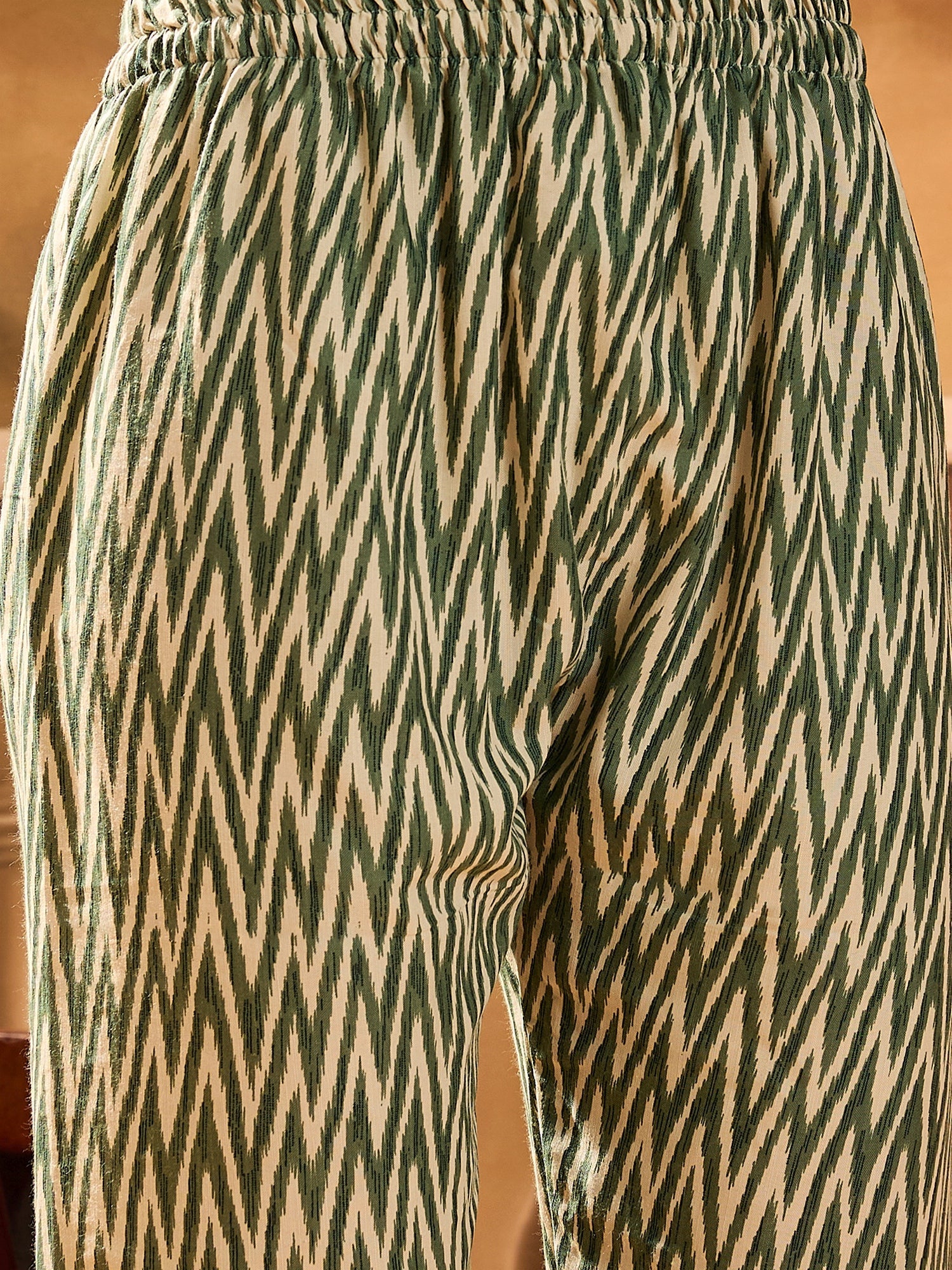 Women's Green Geometric Printed Cotton Blend Straight Kurta Pant Dupat