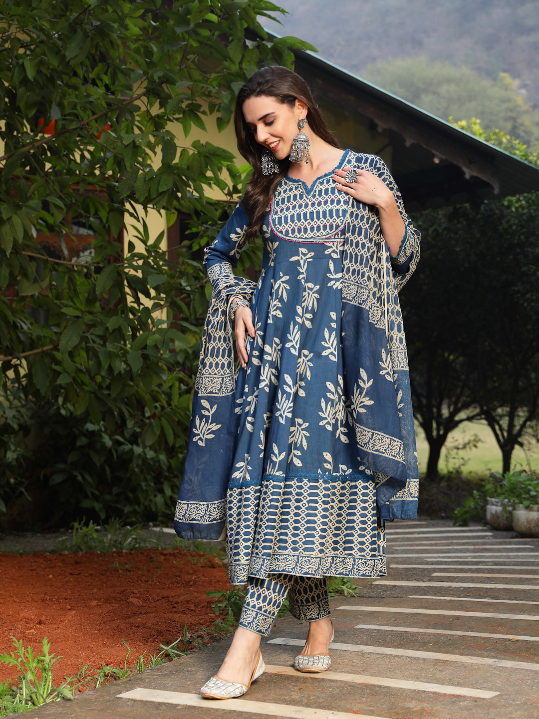Women's Blue Floral Printed Cotton Anarkali Kurta Pant Dupatta Set (KP