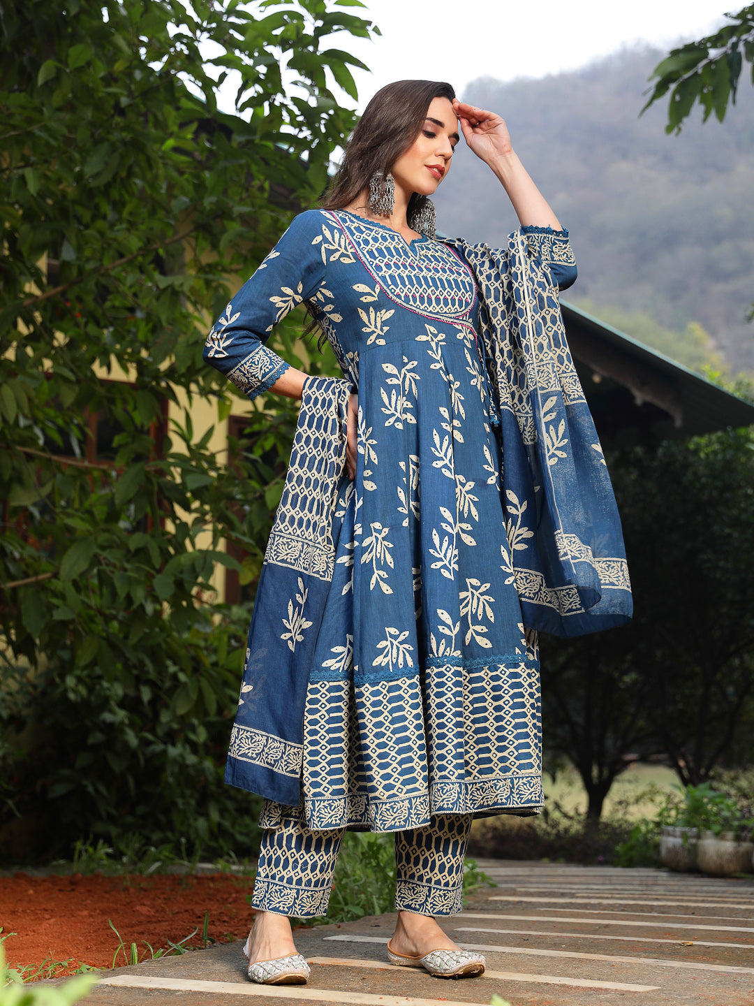 Women's Blue Floral Printed Cotton Anarkali Kurta Pant Dupatta Set (KP