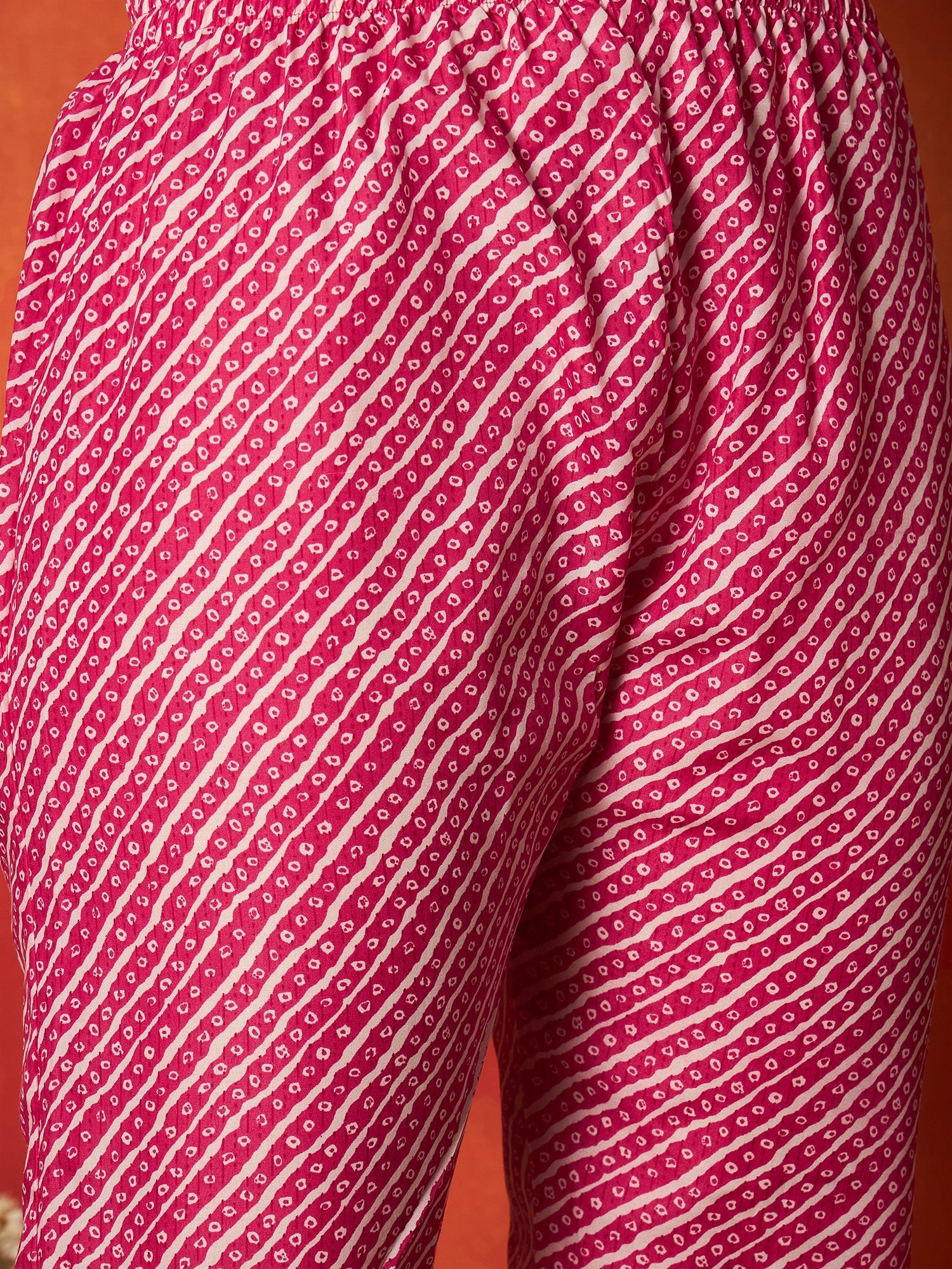 Women's Pink Leheriya Printed Cotton Straight Kurta Pant Dupatta Set (