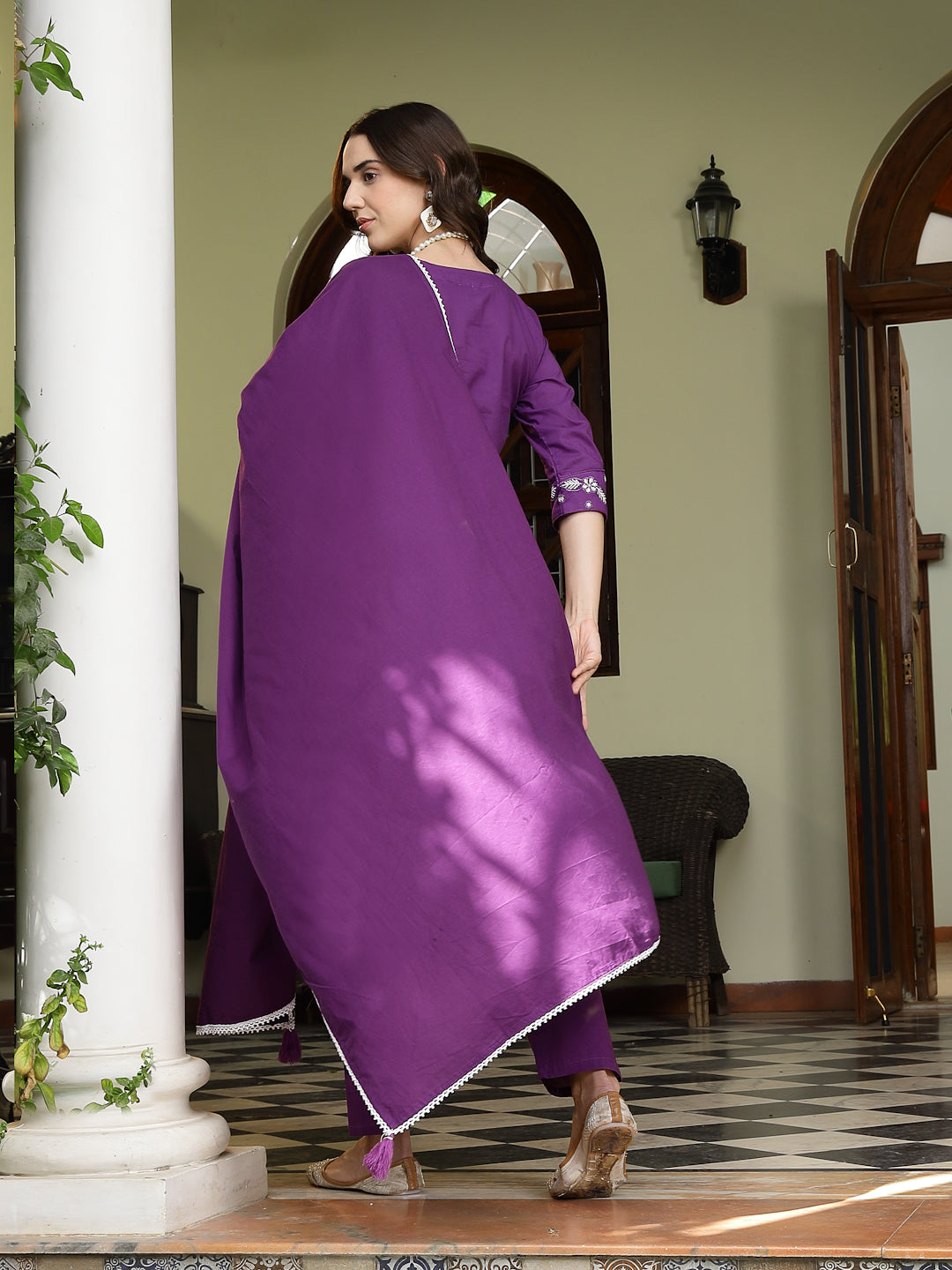 Women's Purple Solid & Embroidered A-Line Cotton Kurta Pant Dupatta Se