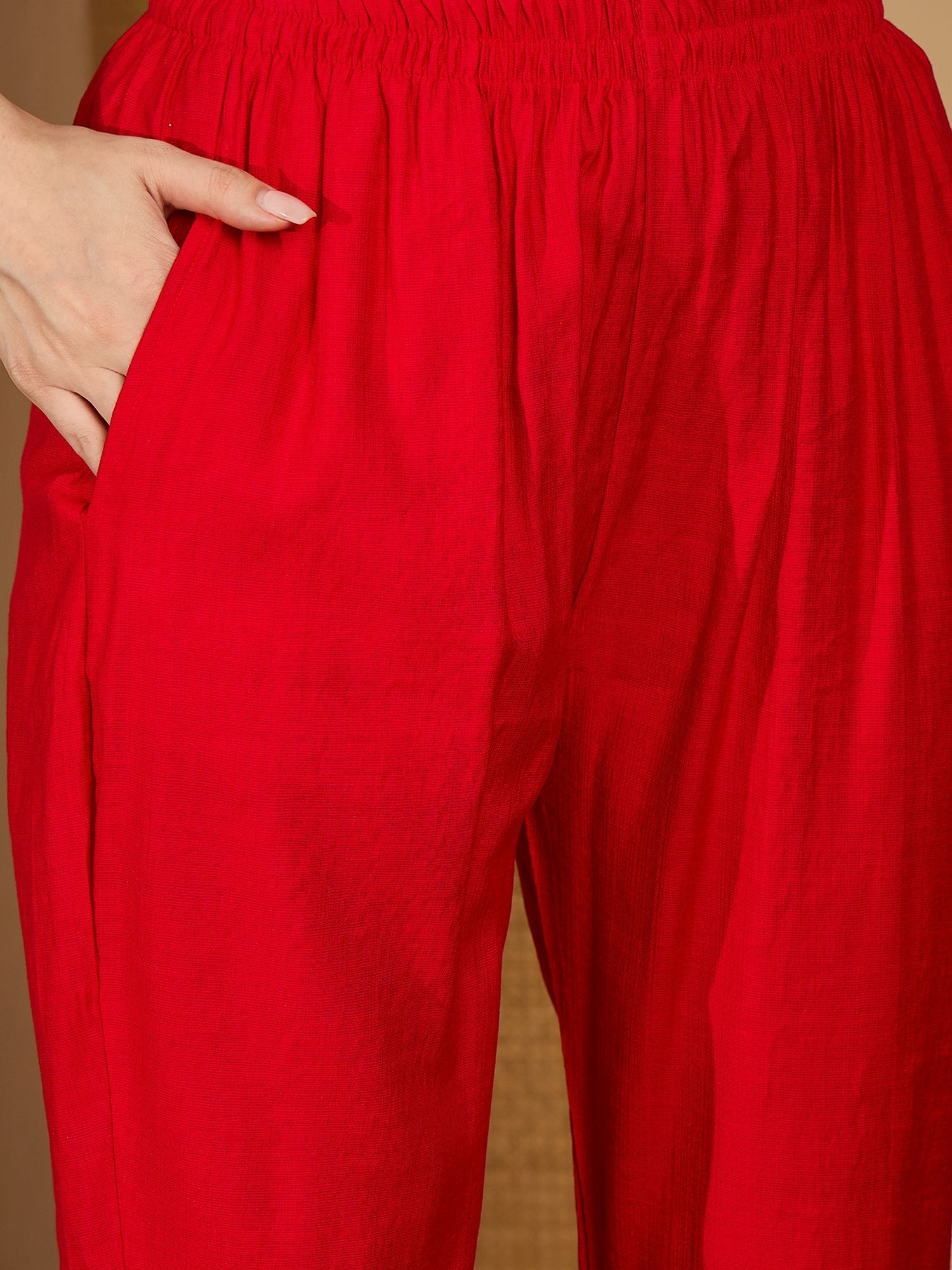 Women's Red Solid & Embroidered Organza Straight Kurta Pant Dupatta Se