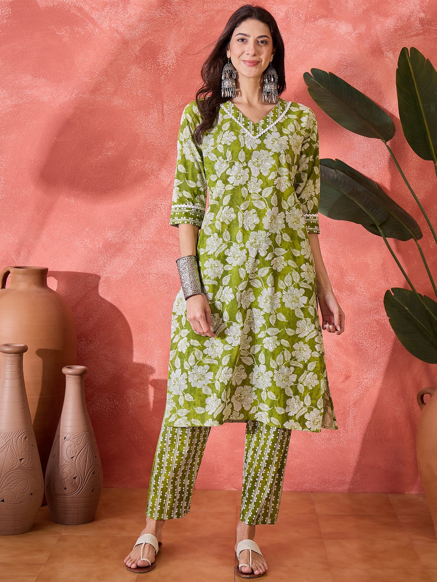 Women's Green Floral Printed Cotton Straight Kurta Pant Set (KPGREENMA