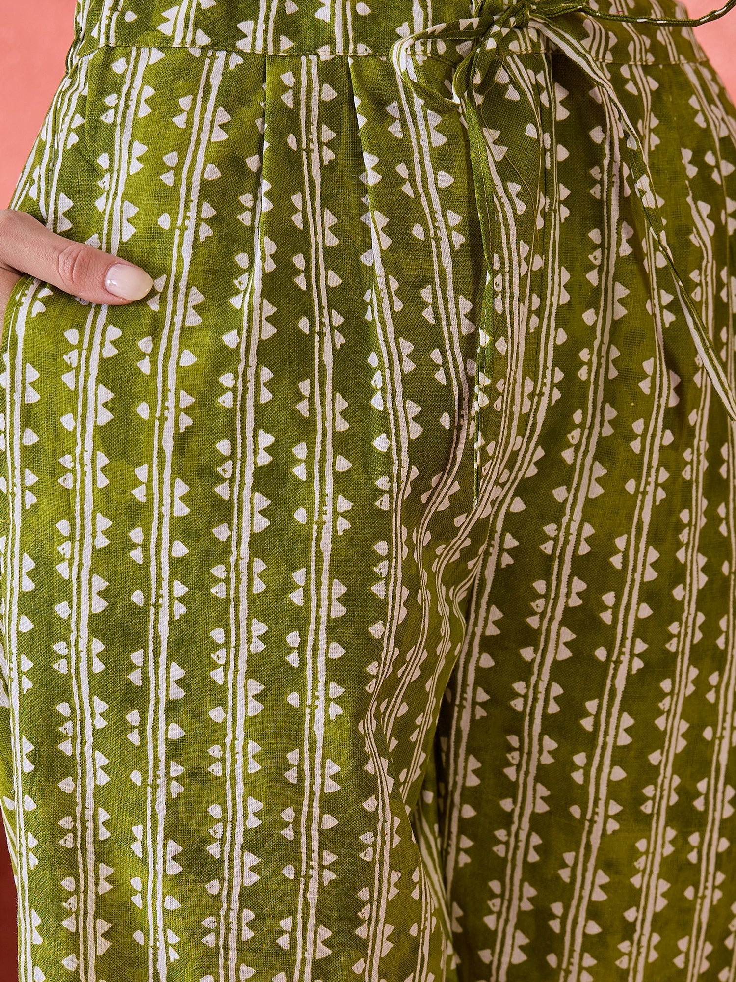Women's Green Floral Printed Cotton Straight Kurta Pant Set (KPGREENMA