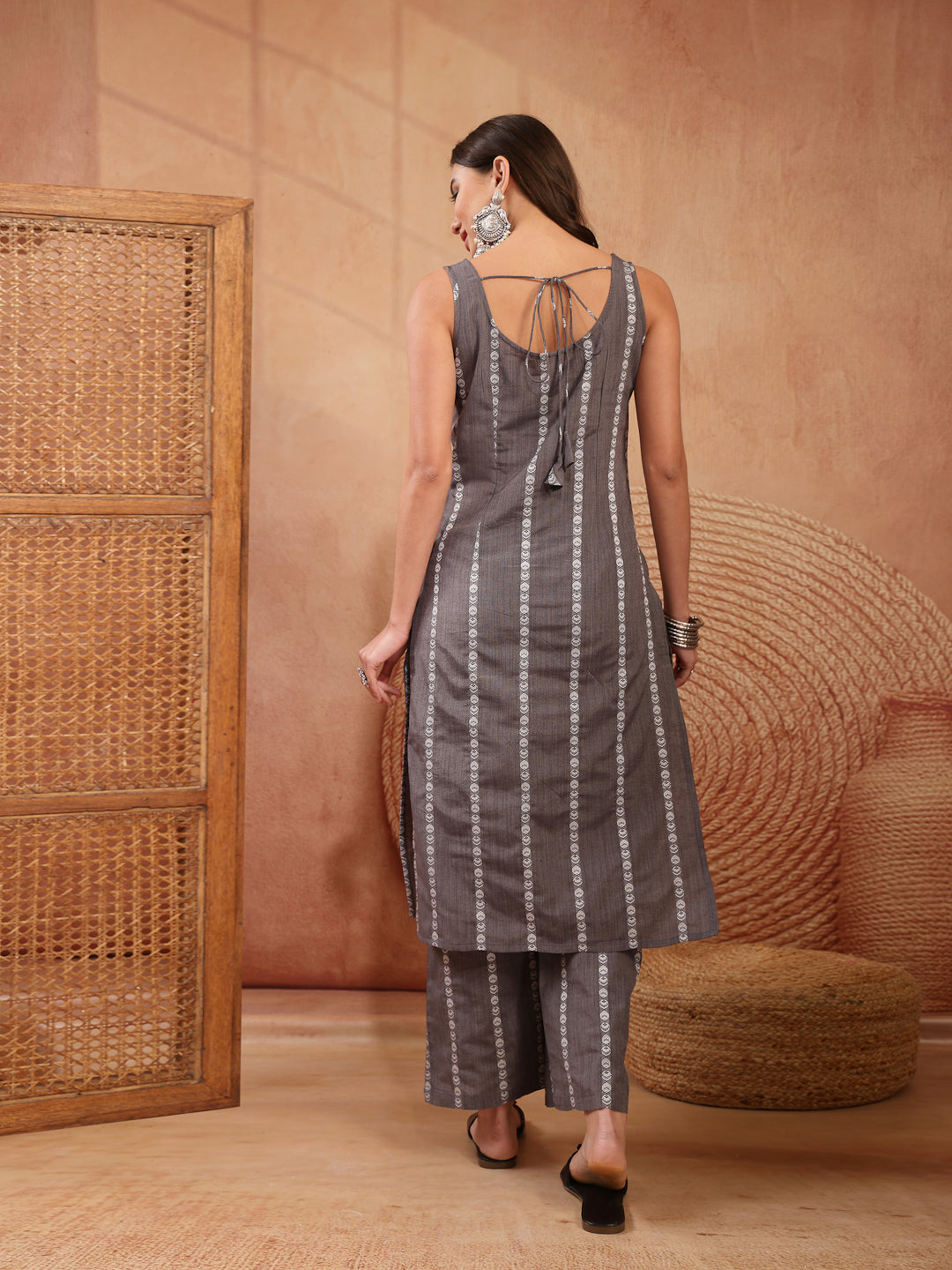 Women's Grey Woven Printed Cotton Straight Kurta Pant Set (KPGREYYAMLA