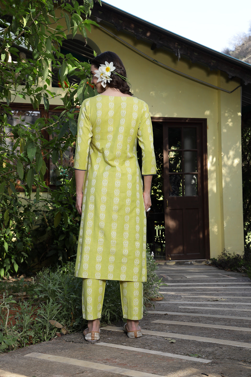 Women's Lime Green Woven Design Cotton Blend Straight Kurta Pant Set (