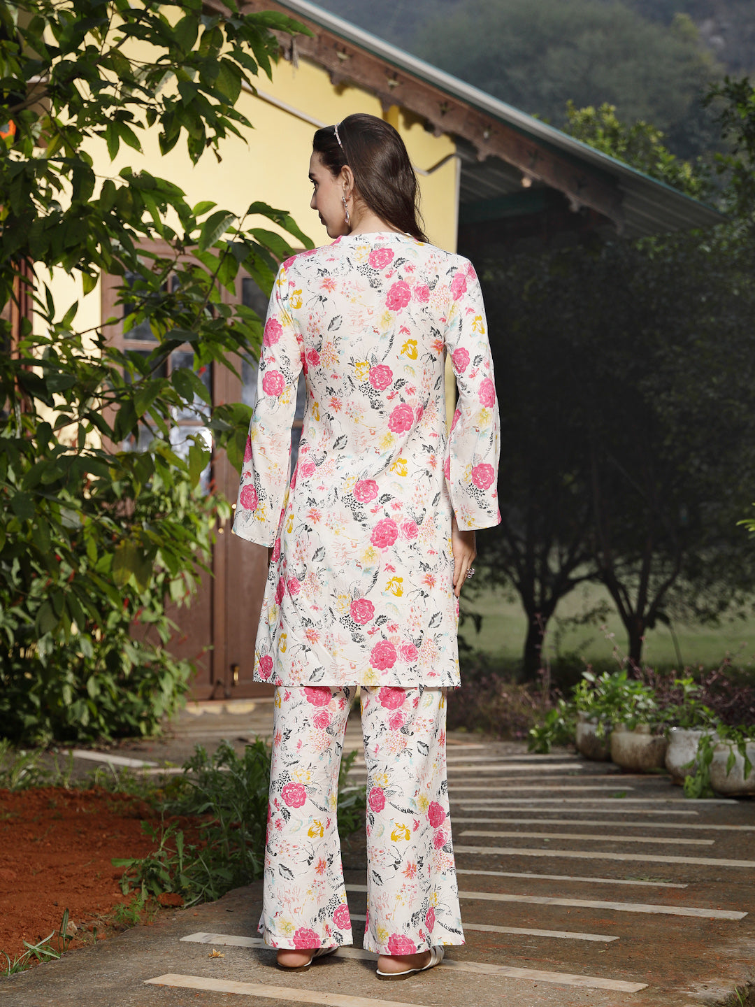 Women's White Floral Printed & Embroidered Rayon Straight Kurta Palazz