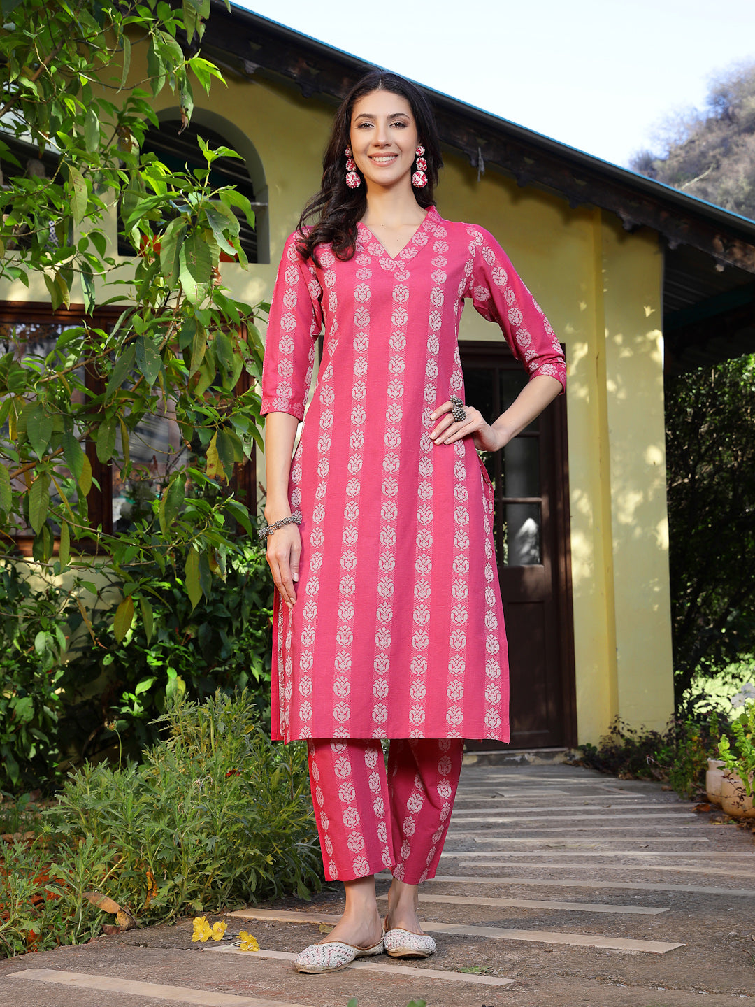 Women's Pink Woven Design Cotton Blend Straight Kurta Pant Set (KPPINK