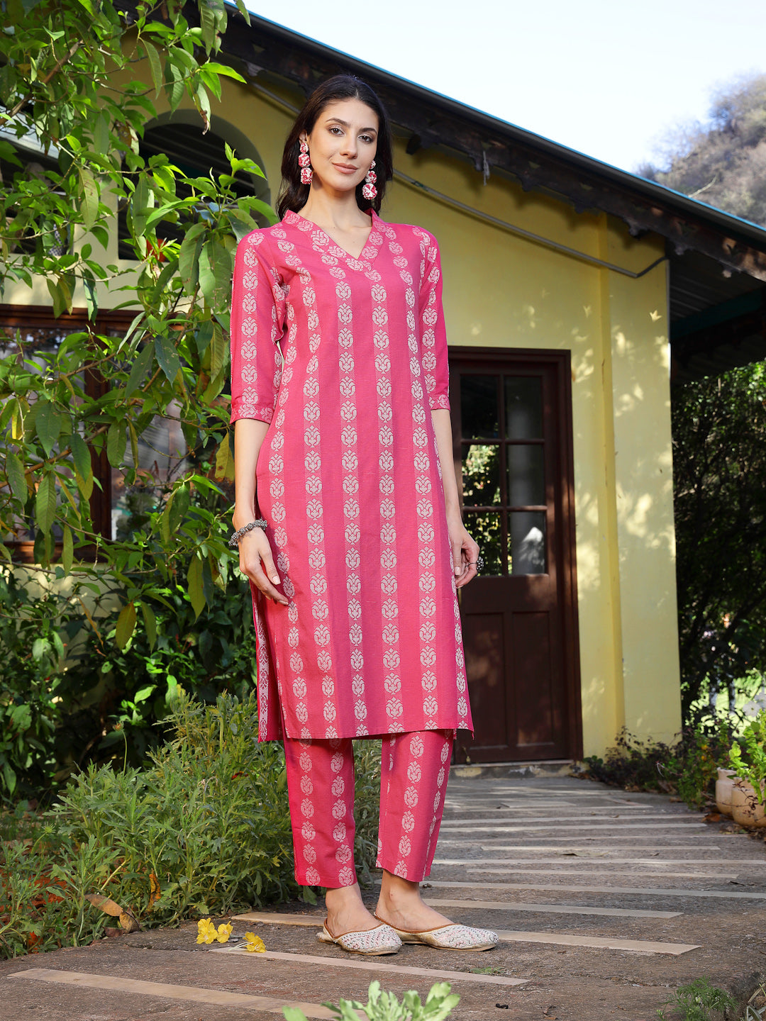 Women's Pink Woven Design Cotton Blend Straight Kurta Pant Set (KPPINK
