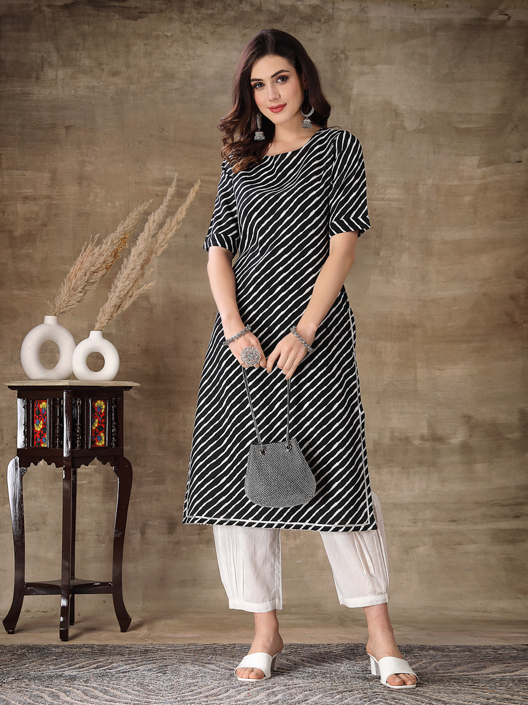 Women's Lehariya Printed Cotton Straight Kurta Pant Set (KPRAMADA) | D