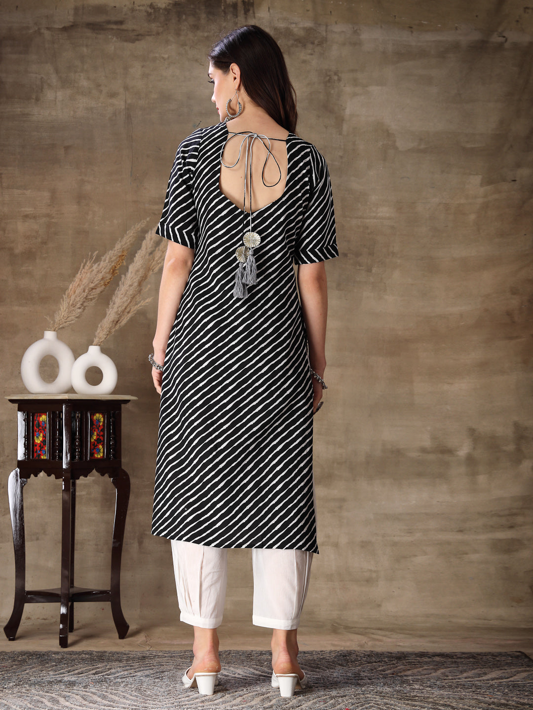 Women's Lehariya Printed Cotton Straight Kurta Pant Set (KPRAMADA) | D