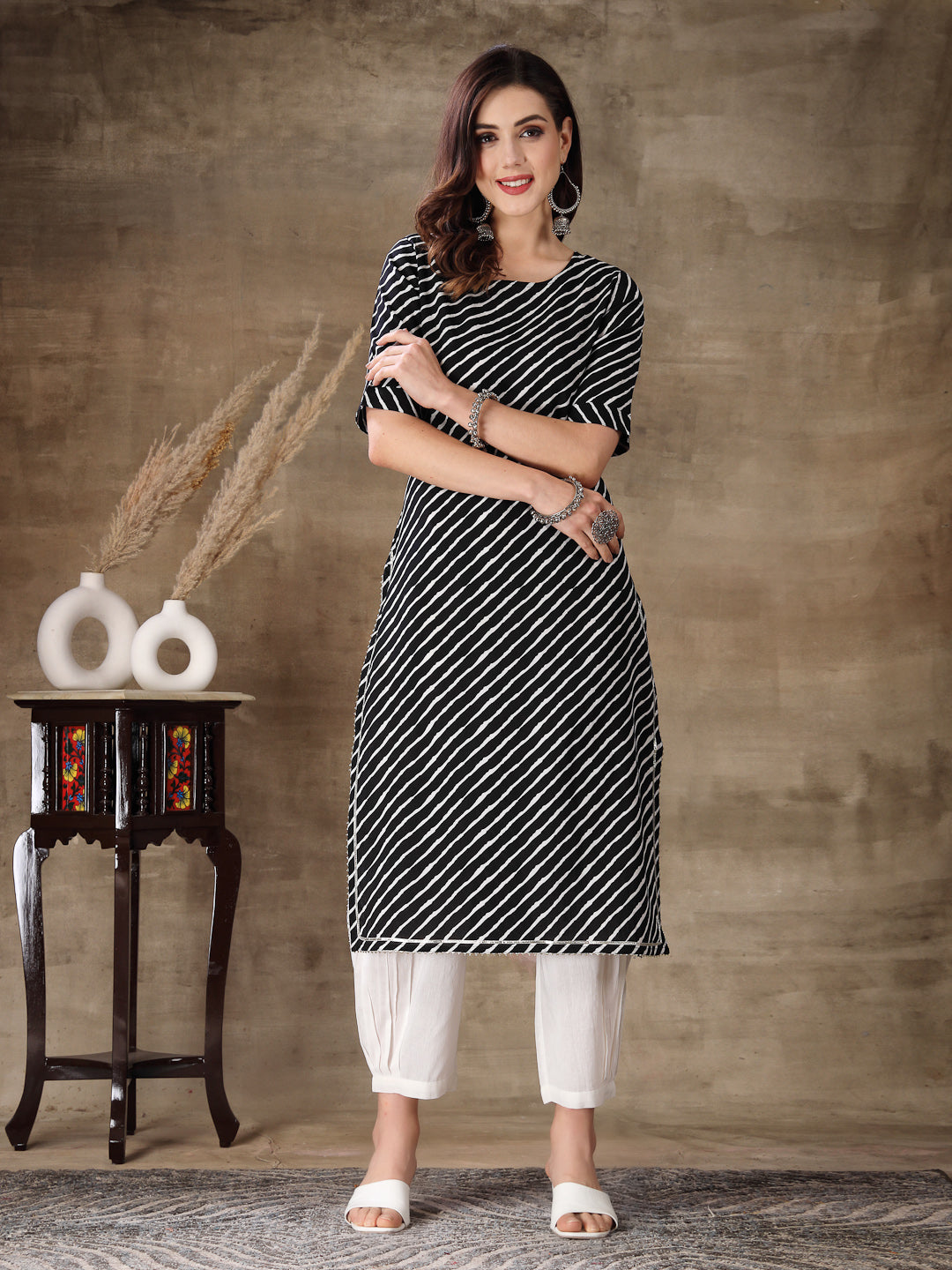 Women's Lehariya Printed Cotton Straight Kurta Pant Set (KPRAMADA) | D