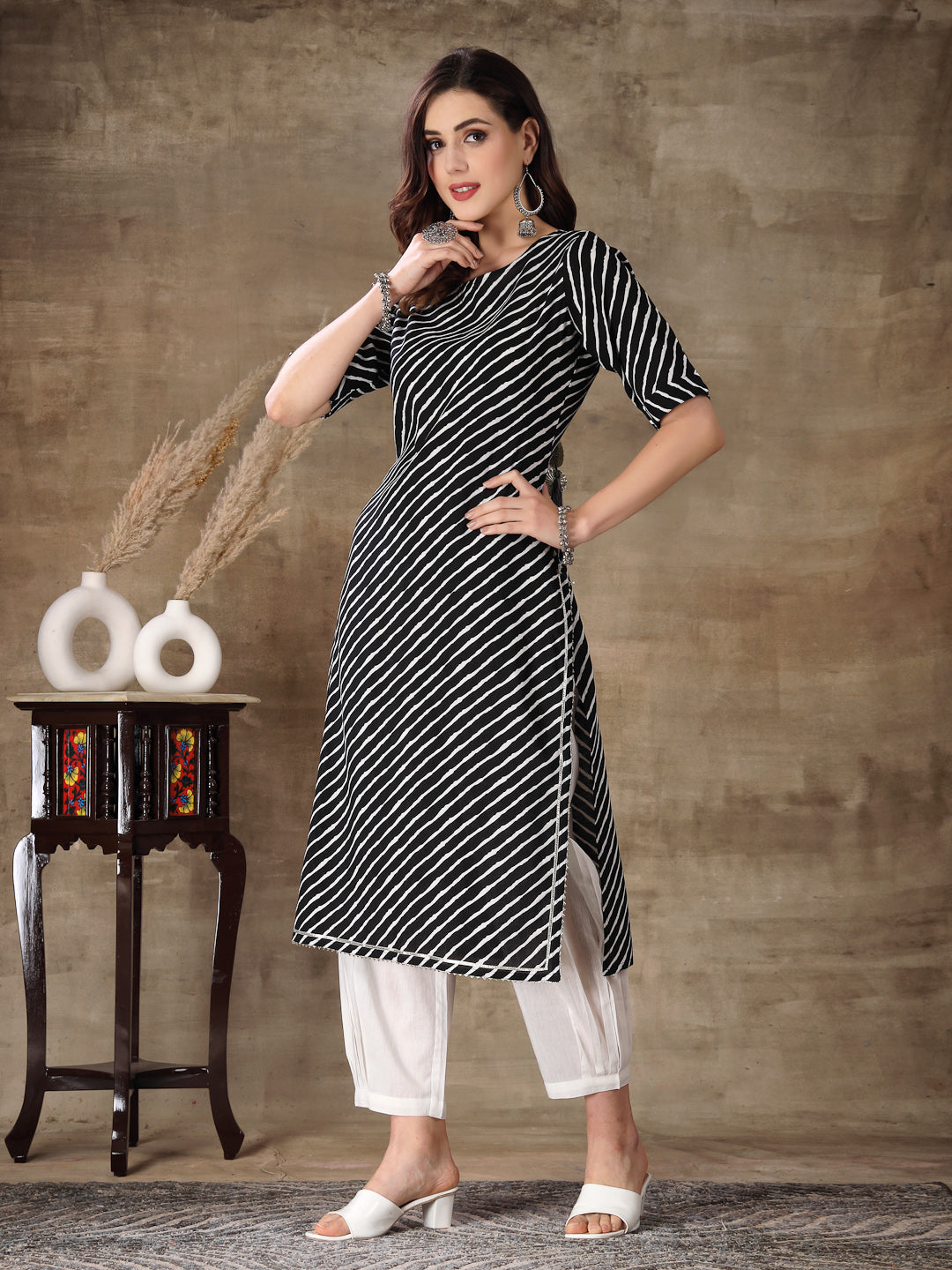 Women's Lehariya Printed Cotton Straight Kurta Pant Set (KPRAMADA) | D
