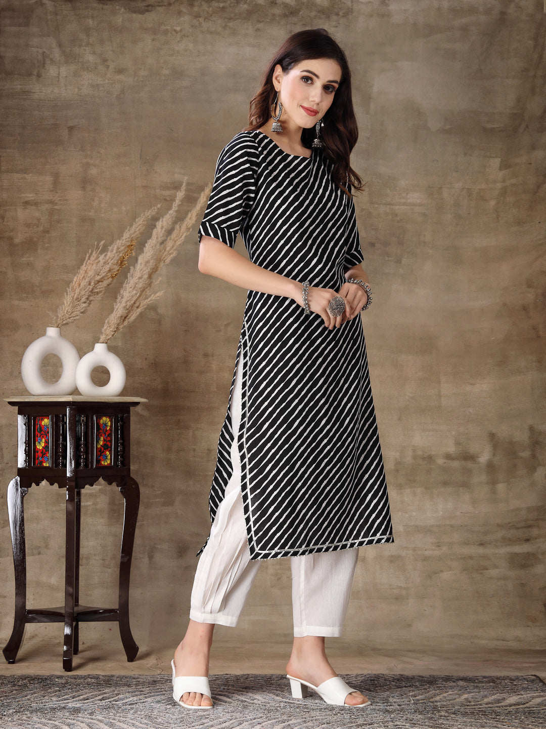 Women's Lehariya Printed Cotton Straight Kurta Pant Set (KPRAMADA) | D
