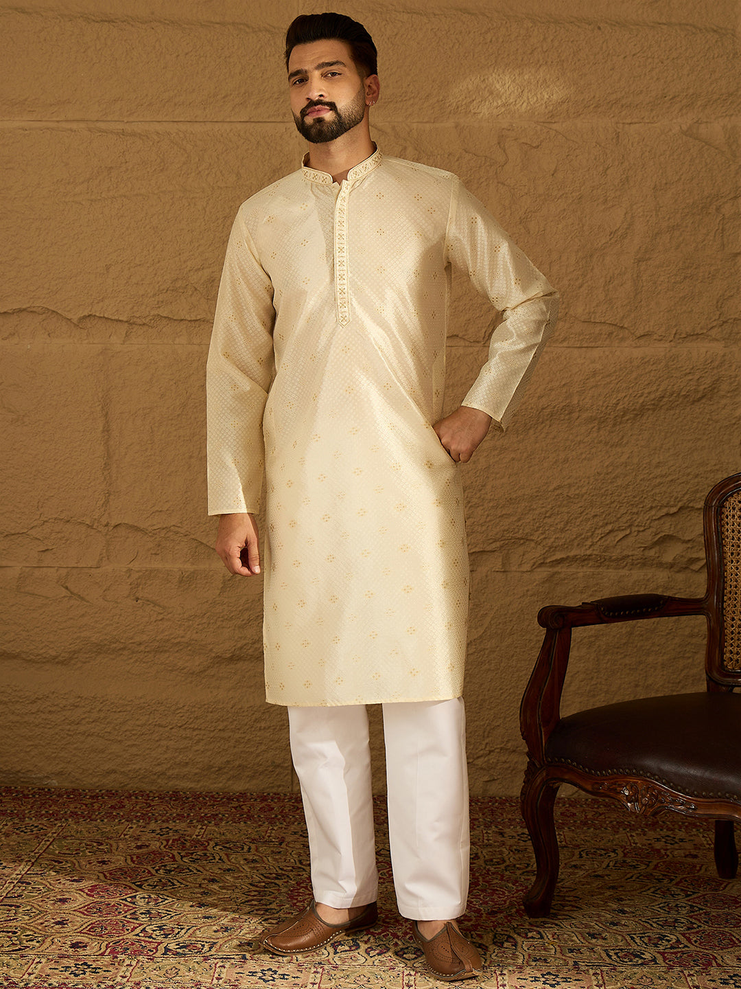 Ethnic Bay Men Off White Silk Blend Solid Woven Design Straight Kurta with Trouser-MKSET1352