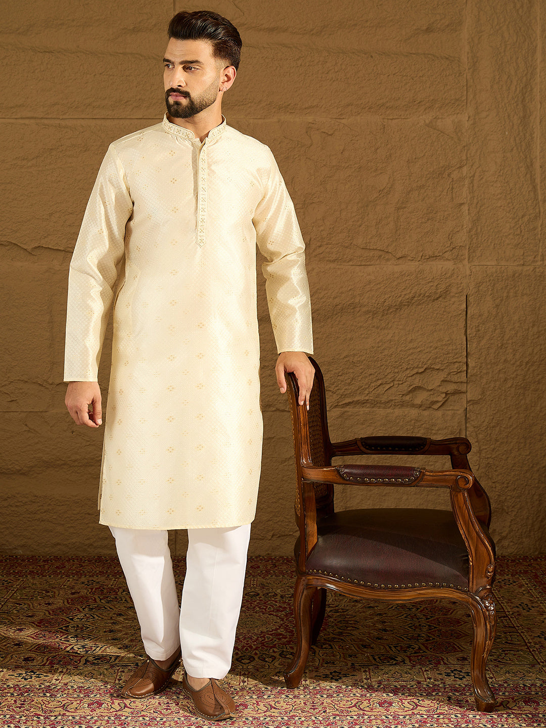 Ethnic Bay Men Off White Silk Blend Solid Woven Design Straight Kurta with Trouser-MKSET1352