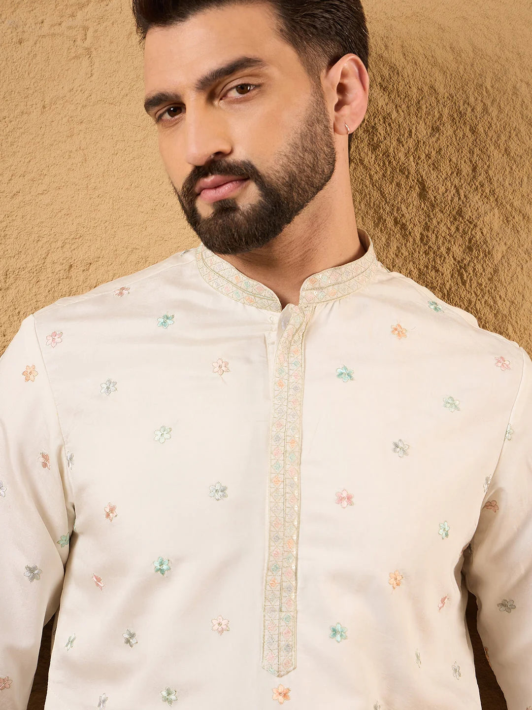Ethnic Bay Men Off White Silk Blend Solid Embroidered Straight Kurta-MKU1179