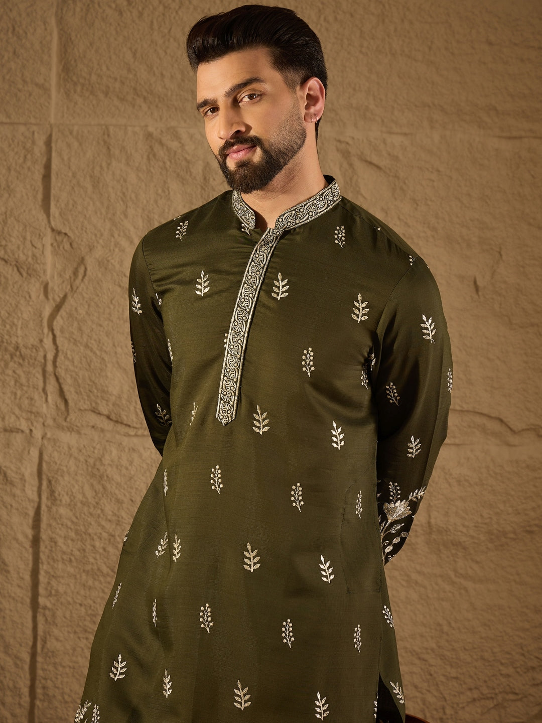 Ethnic Bay Men Olive Vertican Solid Embroidered Straight Kurta-MKU1319
