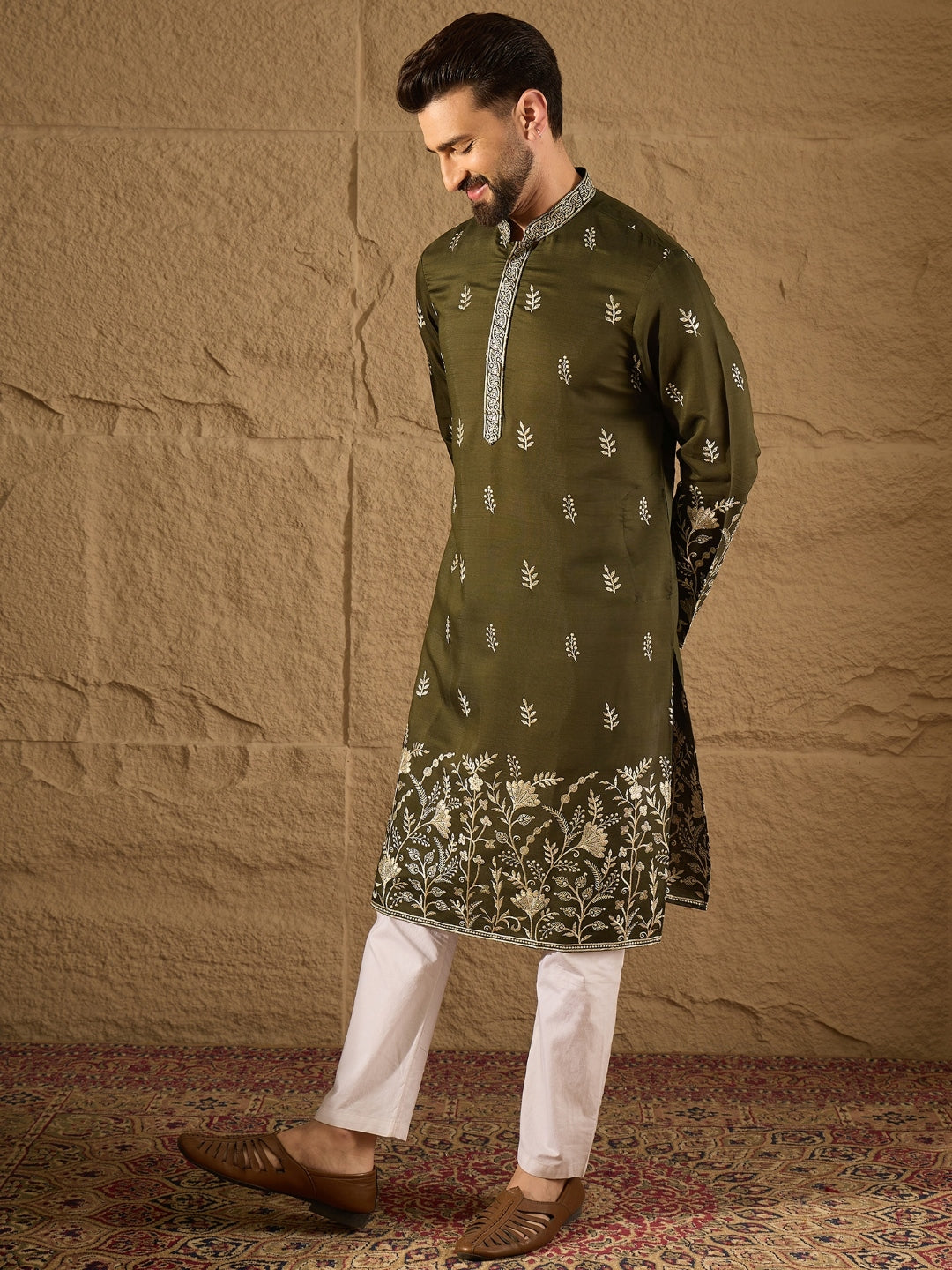 Ethnic Bay Men Olive Vertican Solid Embroidered Straight Kurta-MKU1319